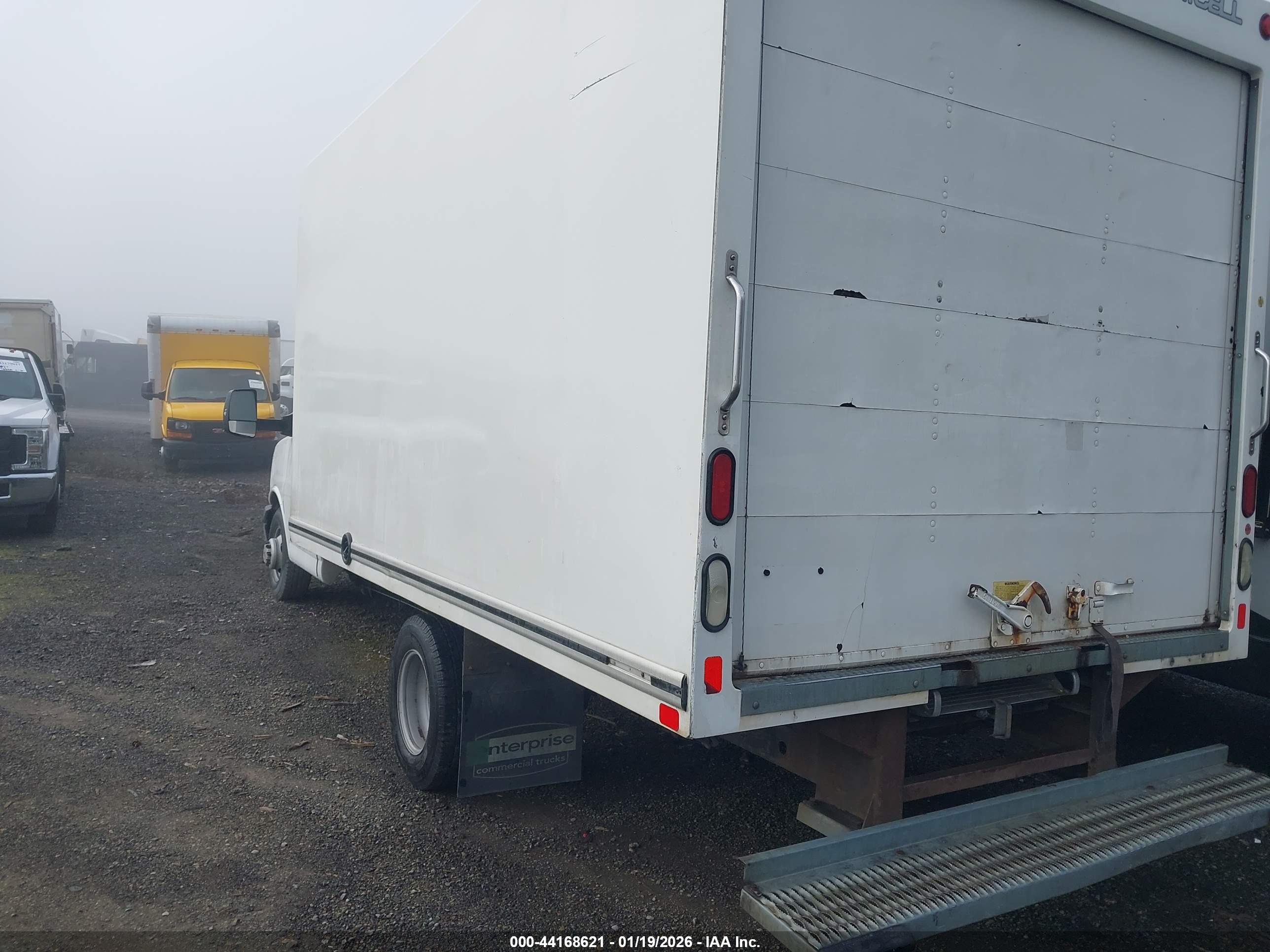 CHEVROLET EXPRESS image 3