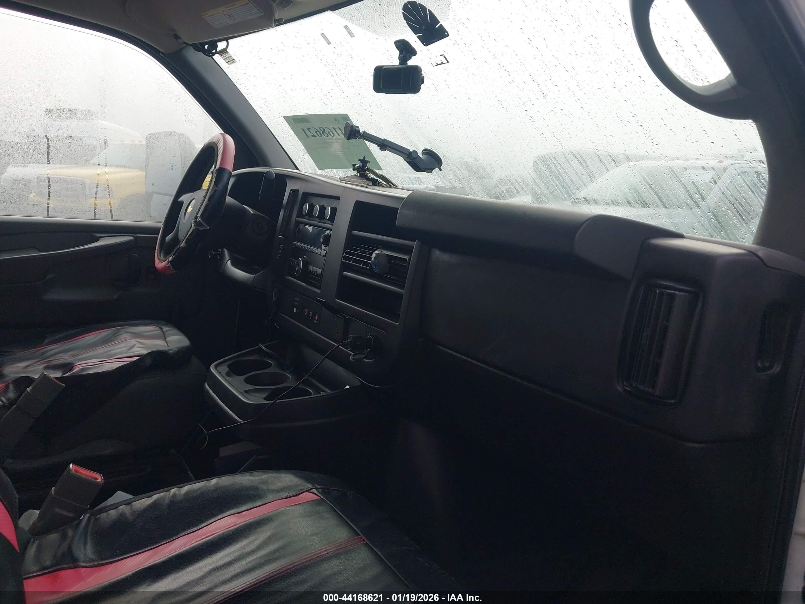 CHEVROLET EXPRESS image 5