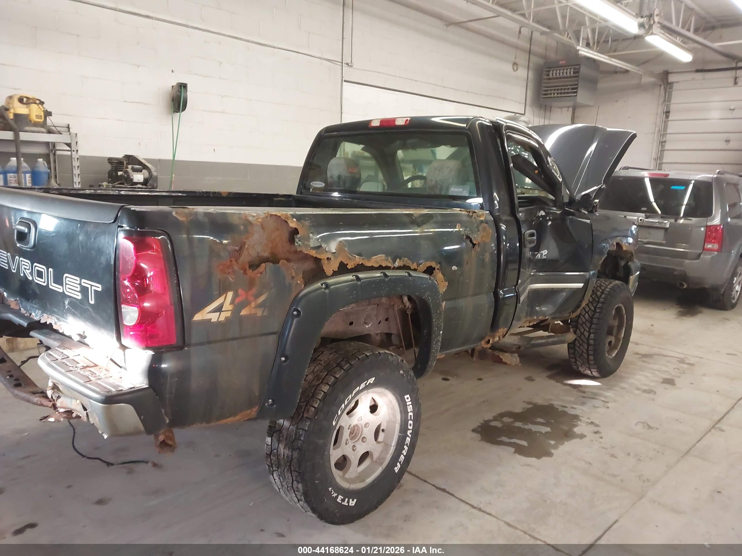 CHEVROLET SILVERADO image 4