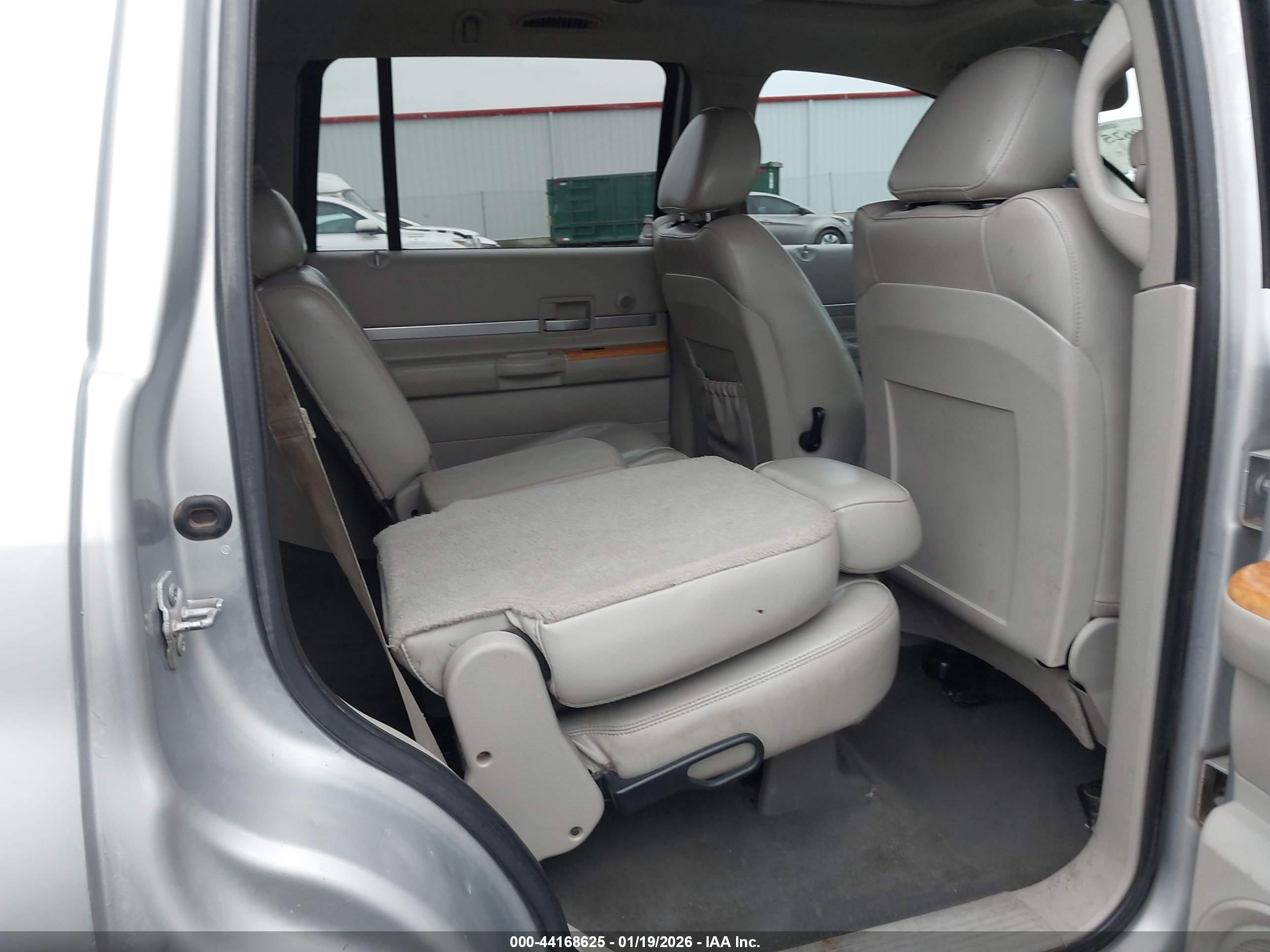 CHRYSLER ASPEN image 8