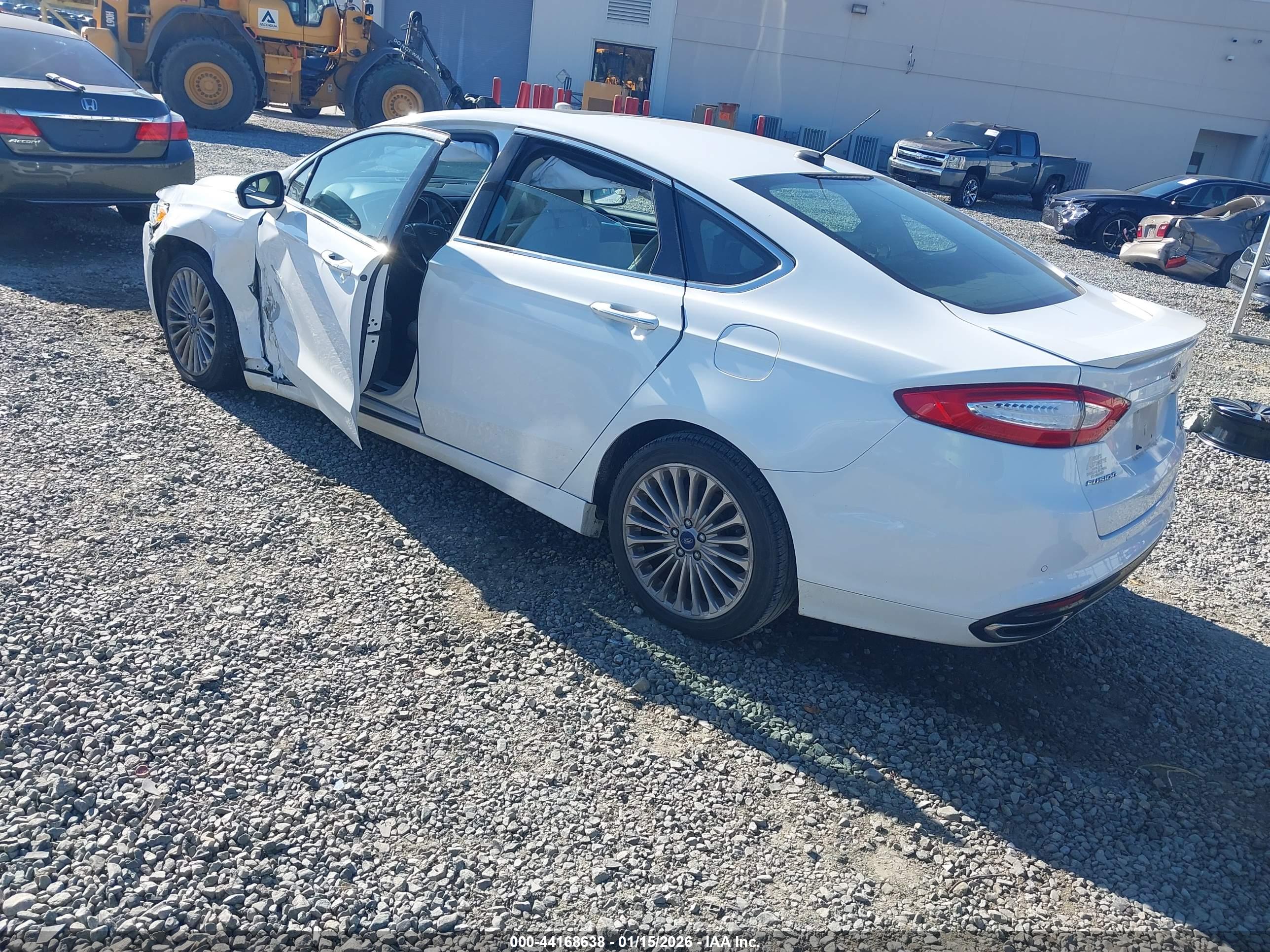 FORD FUSION image 3