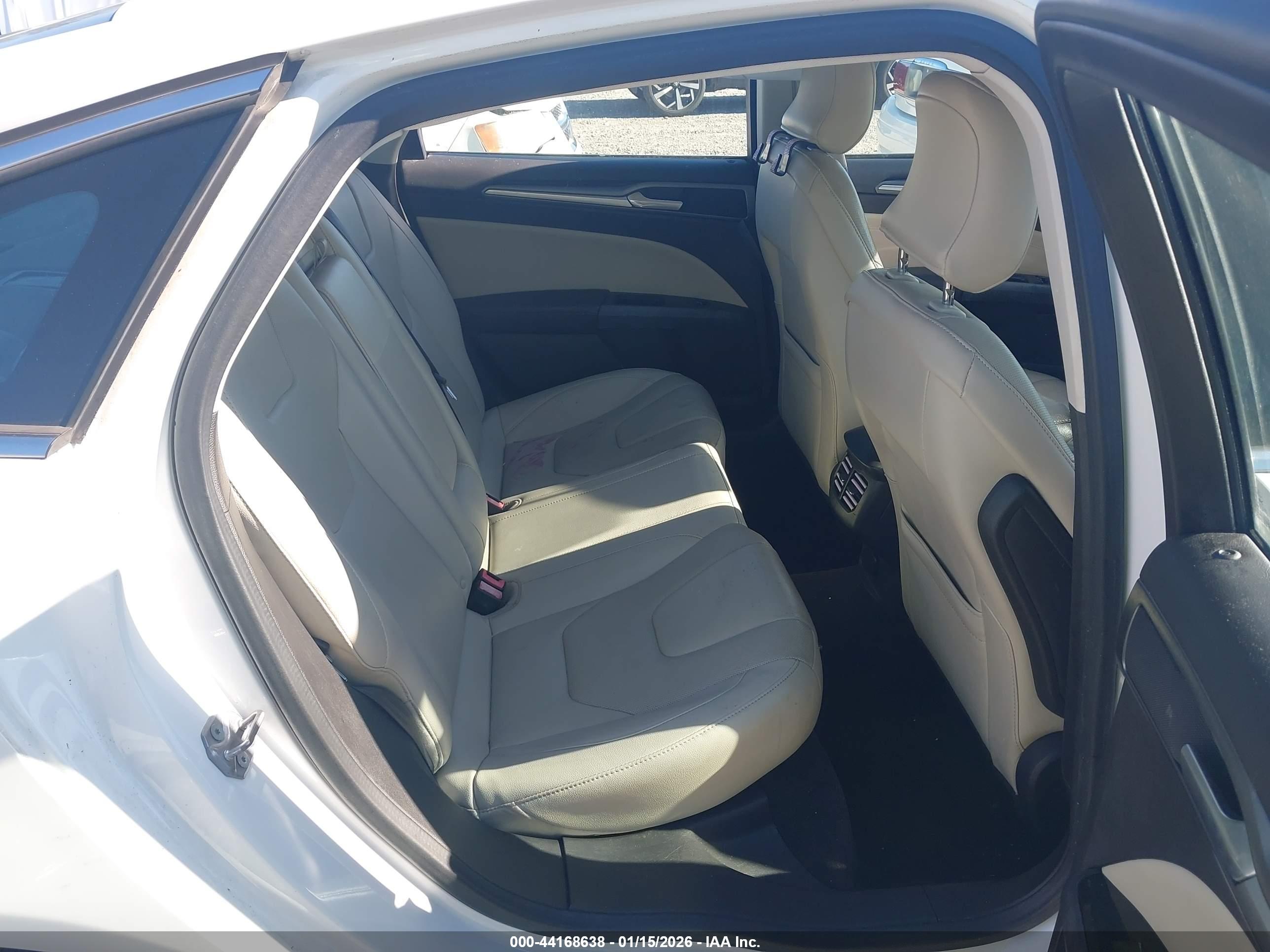 FORD FUSION image 8