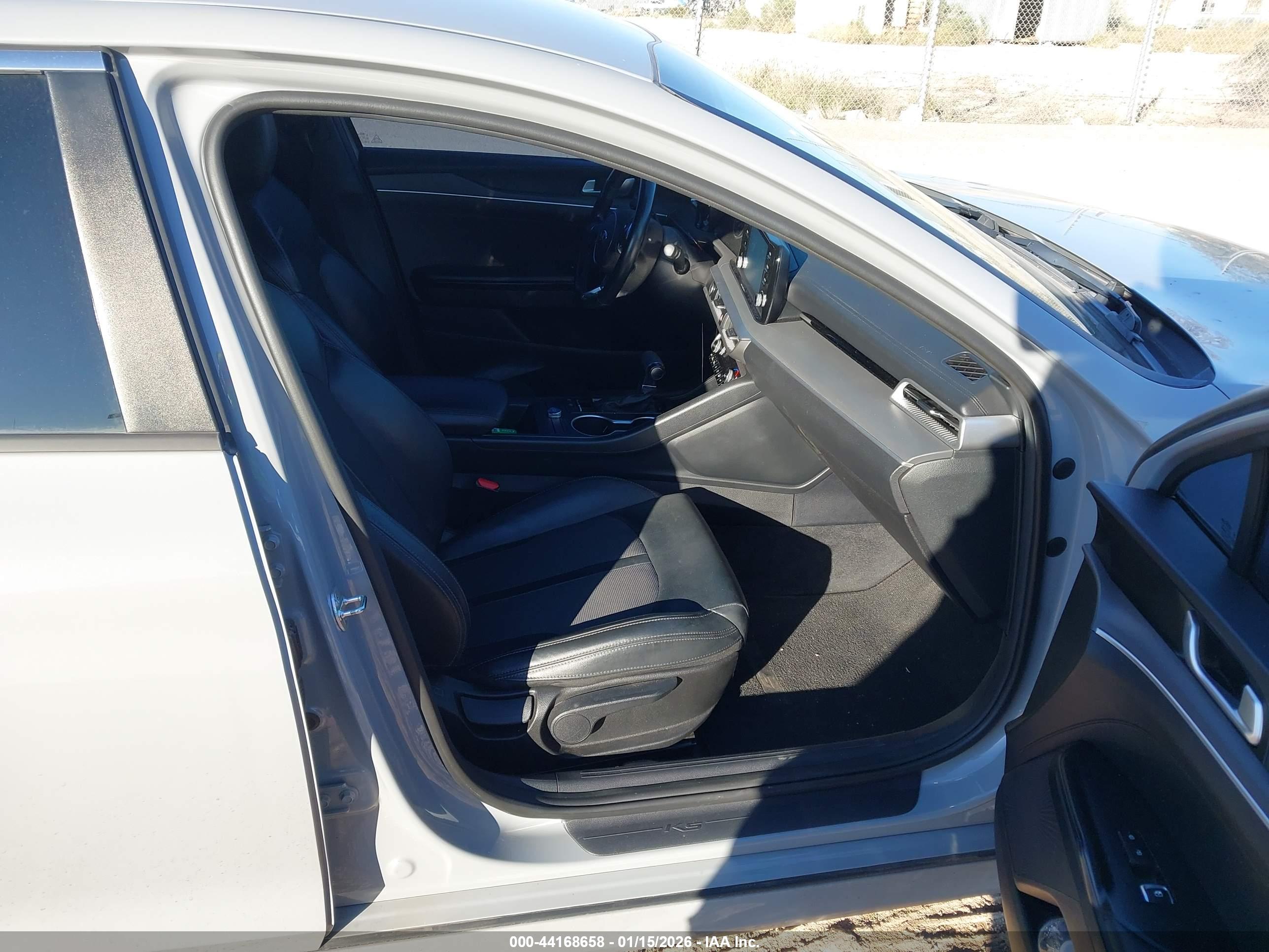 KIA K5 image 5