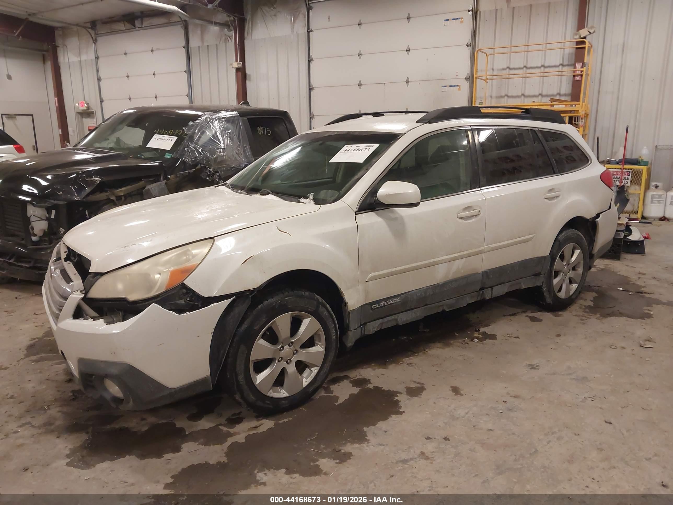 SUBARU OUTBACK image 2