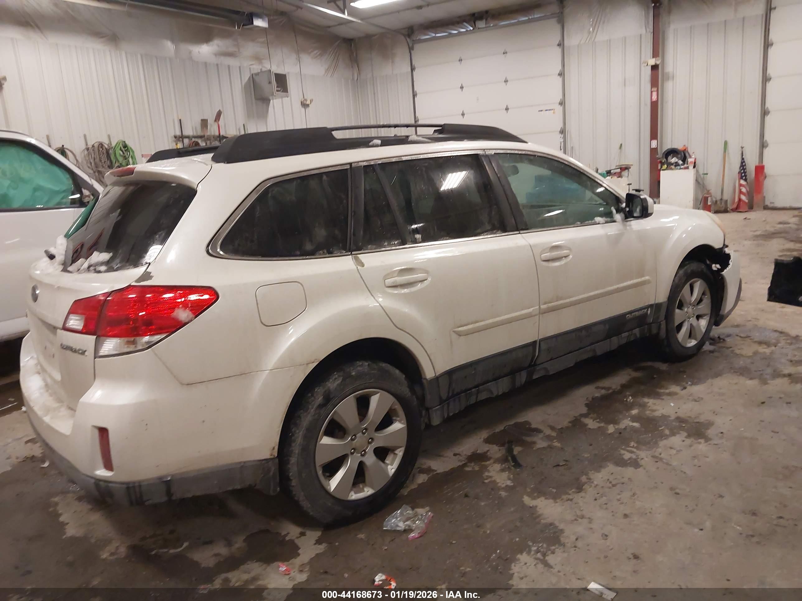 SUBARU OUTBACK image 4
