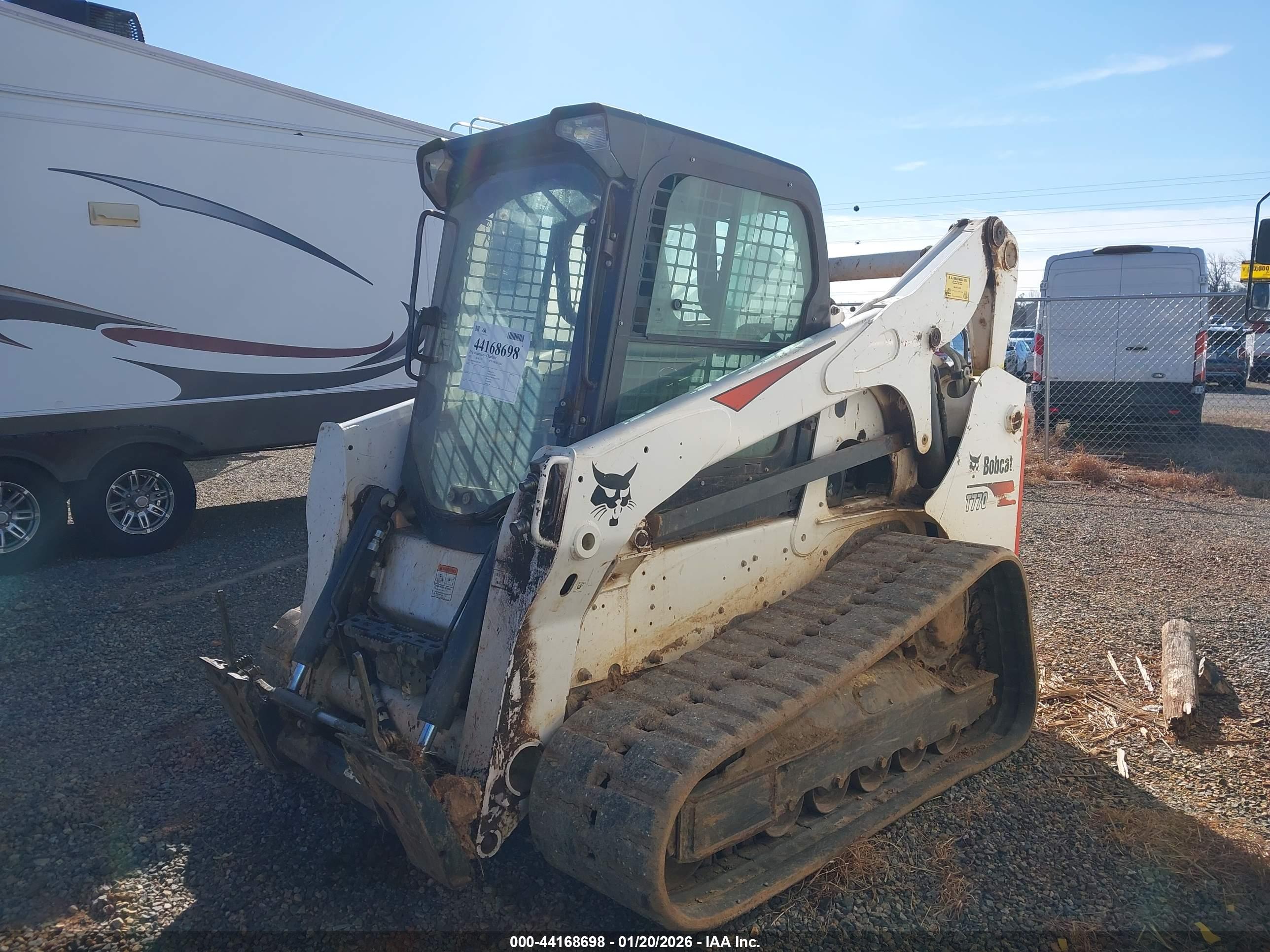 BOBCAT T770 image 2