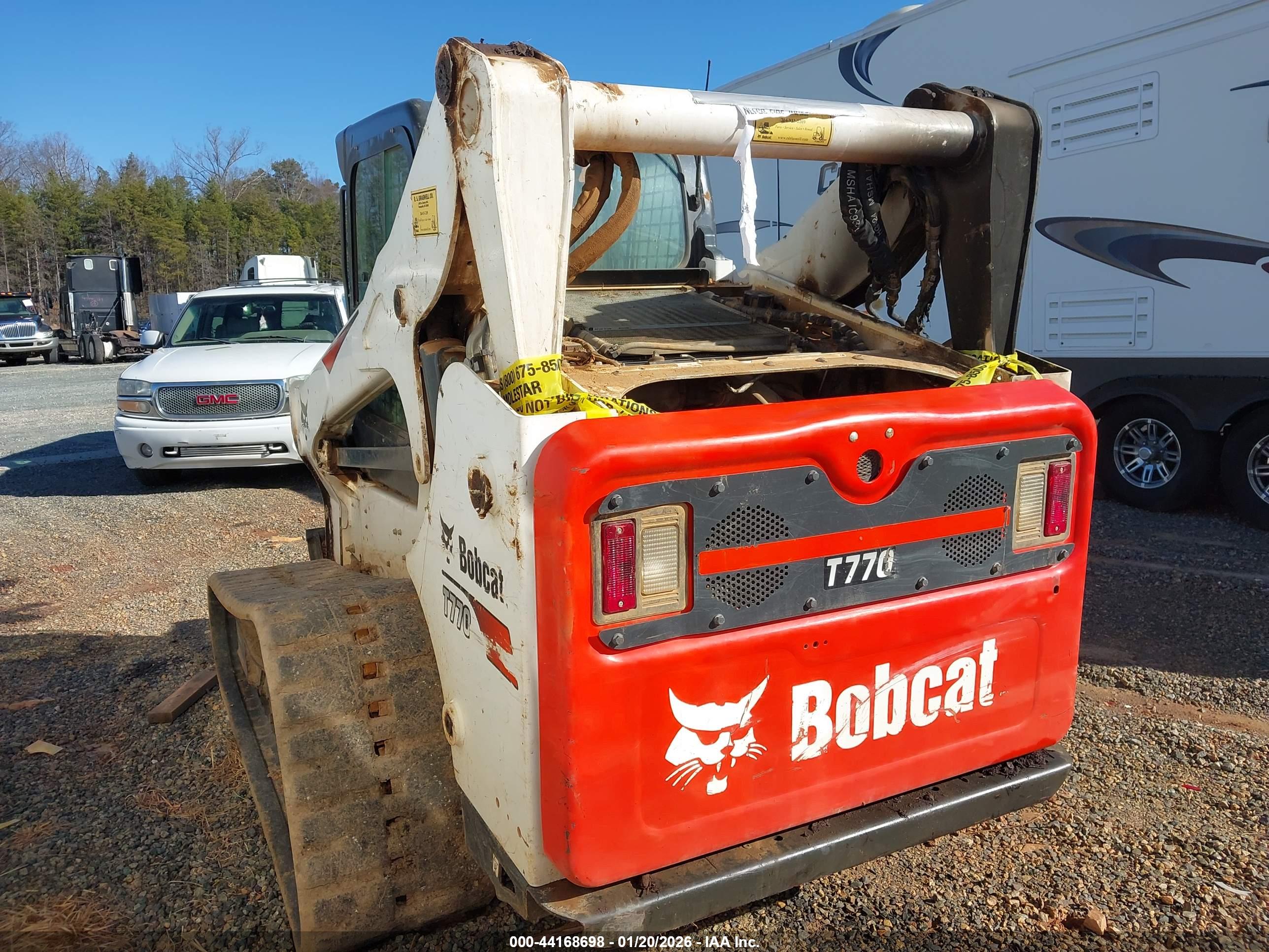 BOBCAT T770 image 3