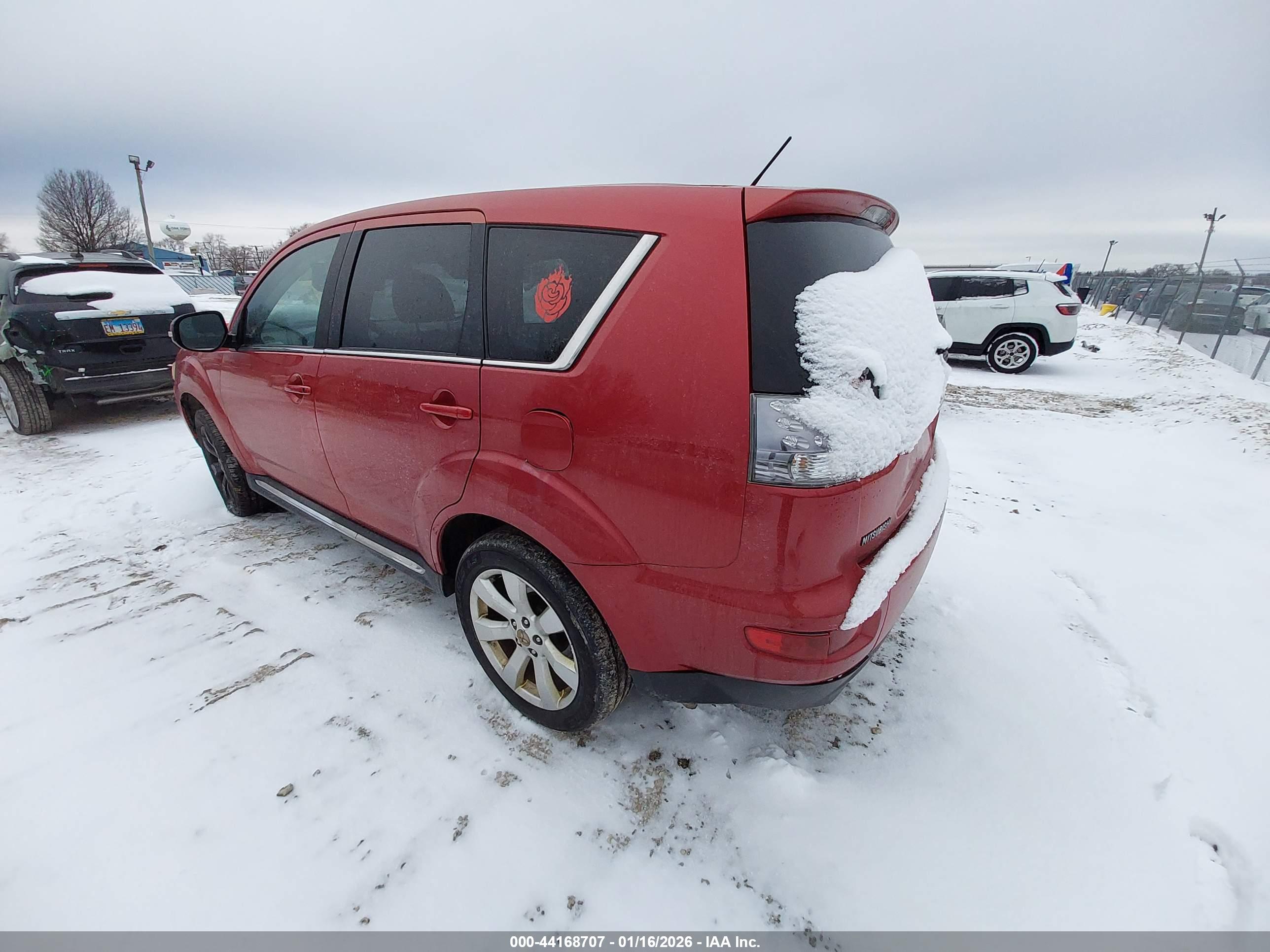 MITSUBISHI OUTLANDER image 3