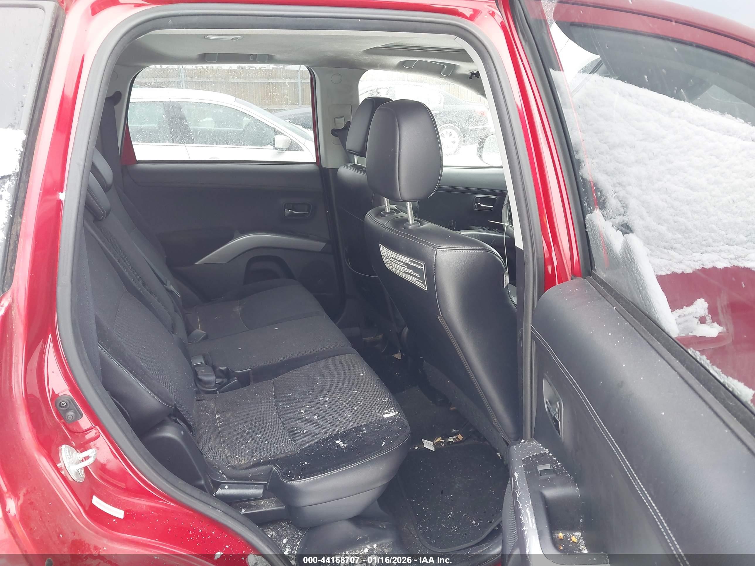 MITSUBISHI OUTLANDER image 8