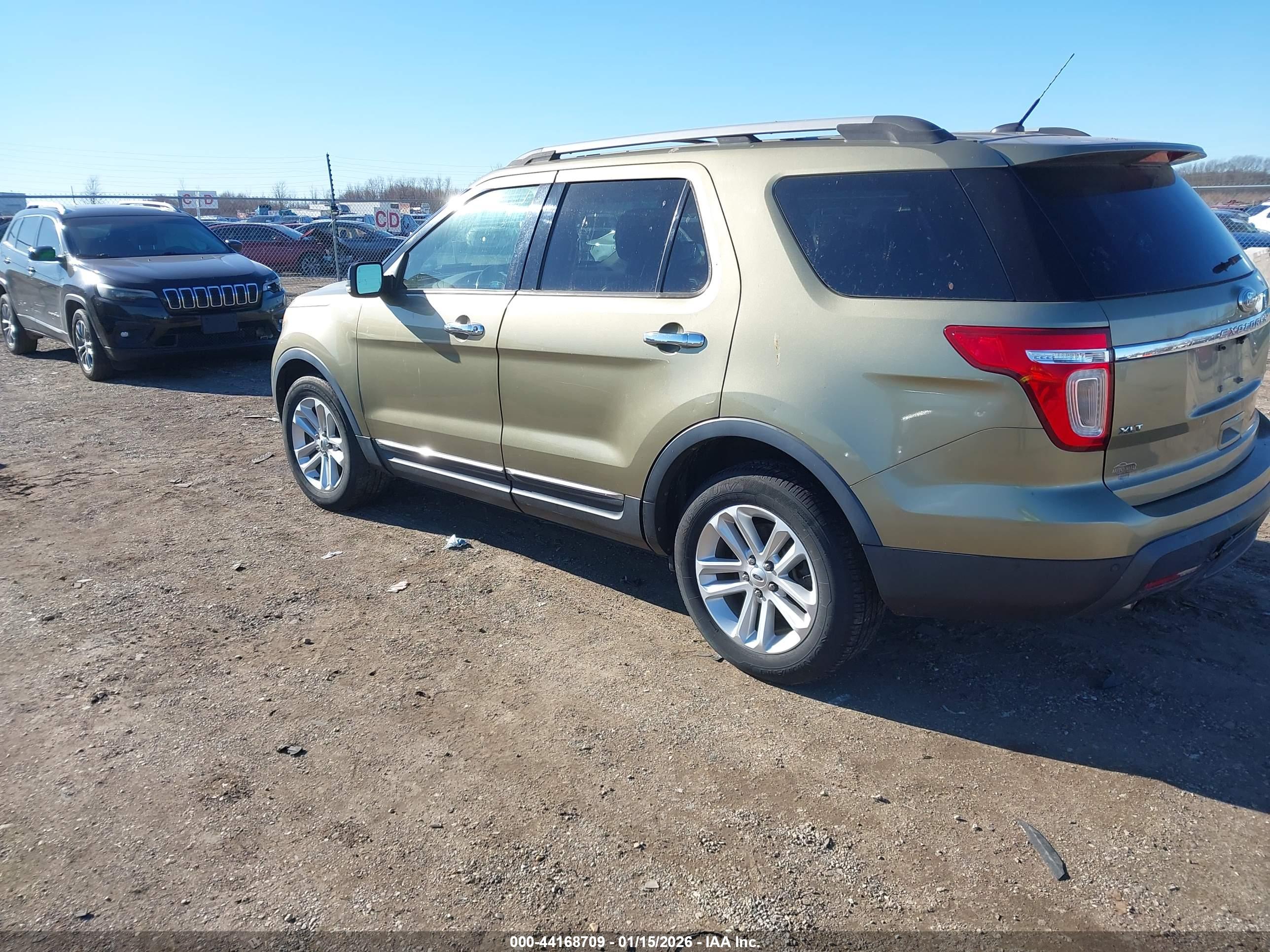FORD EXPLORER image 3