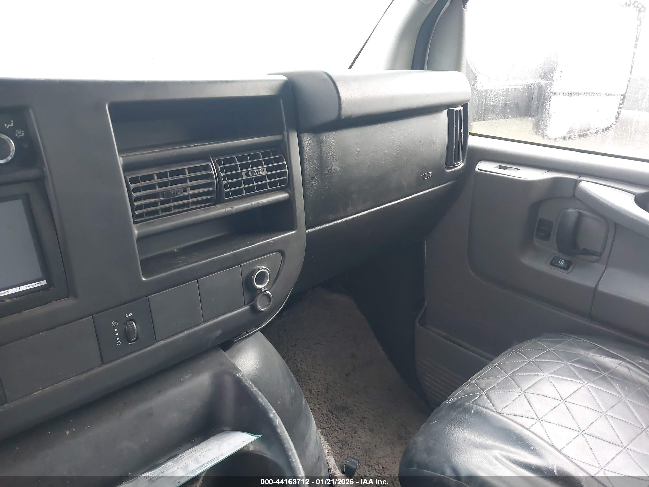 CHEVROLET EXPRESS image 5