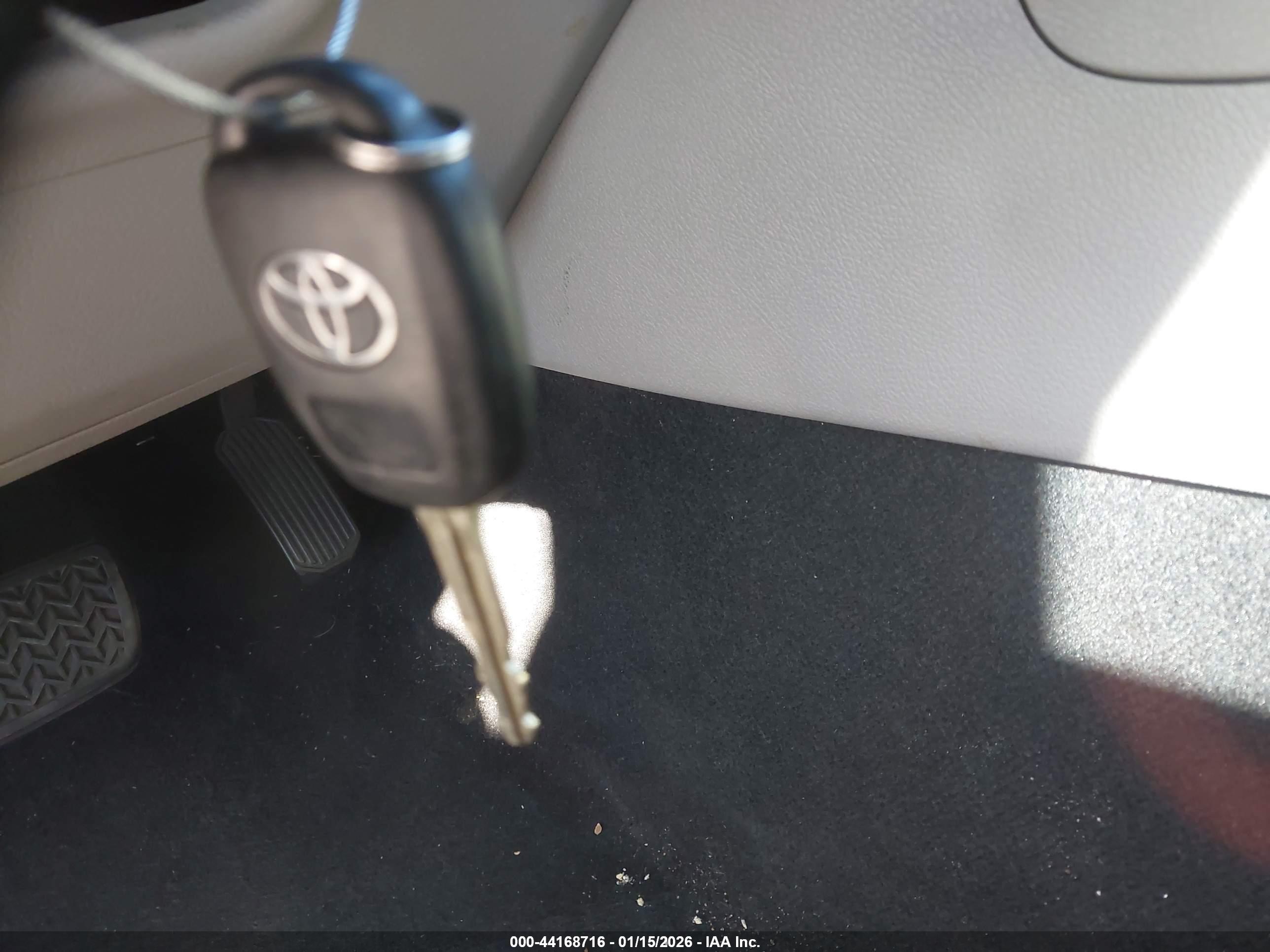 TOYOTA CAMRY image 11