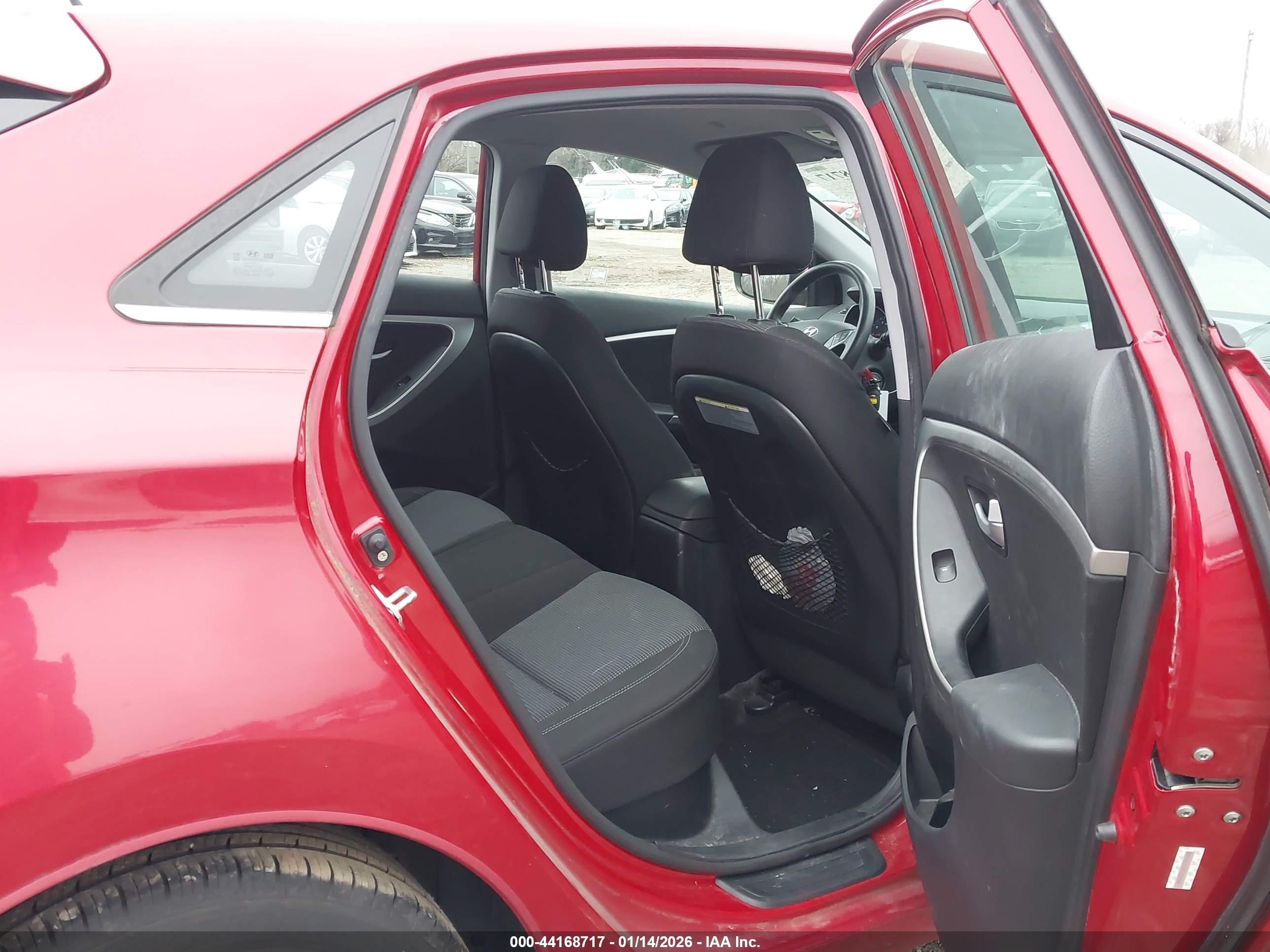 HYUNDAI ELANTRA image 8