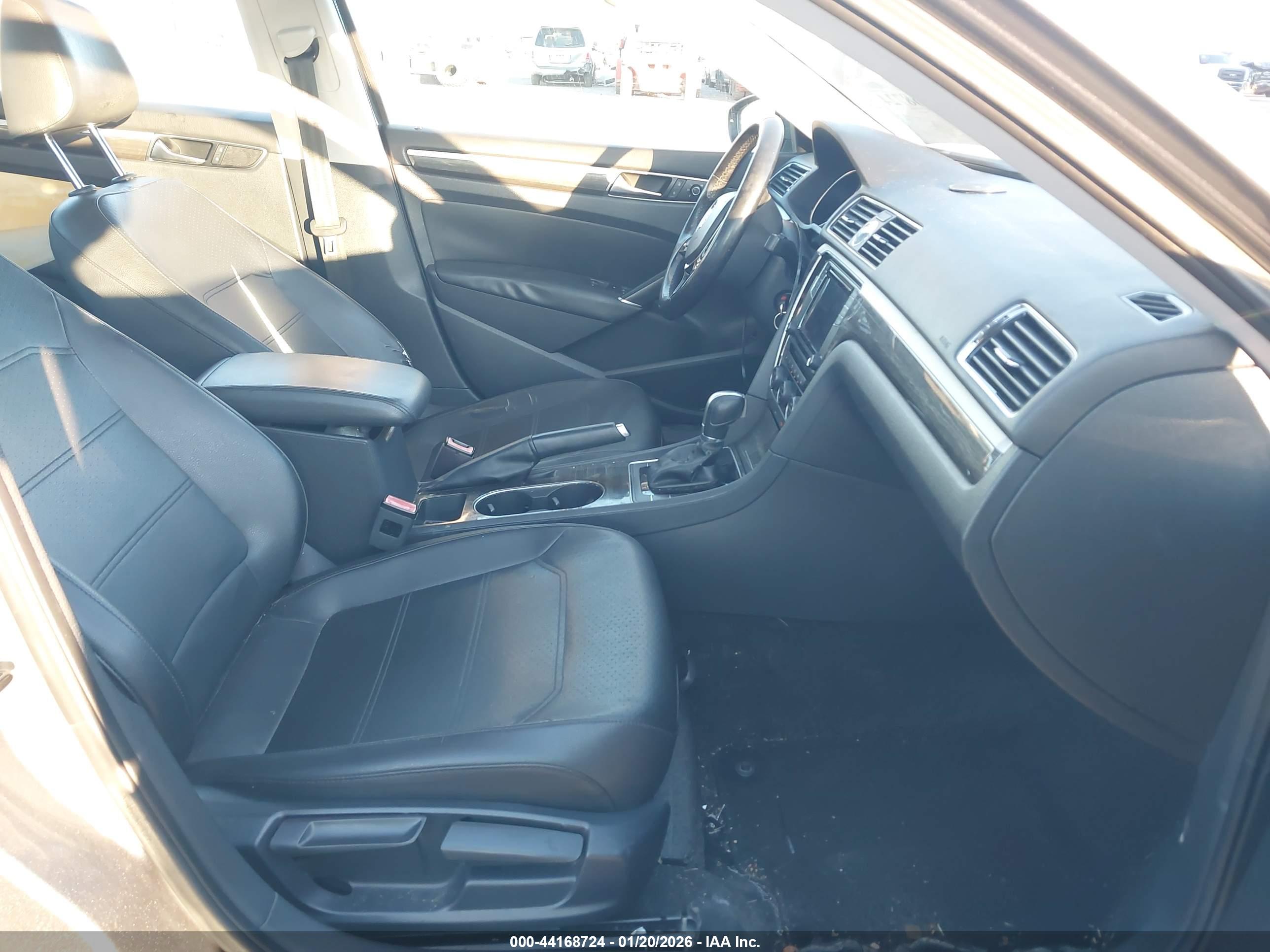 VOLKSWAGEN PASSAT image 5