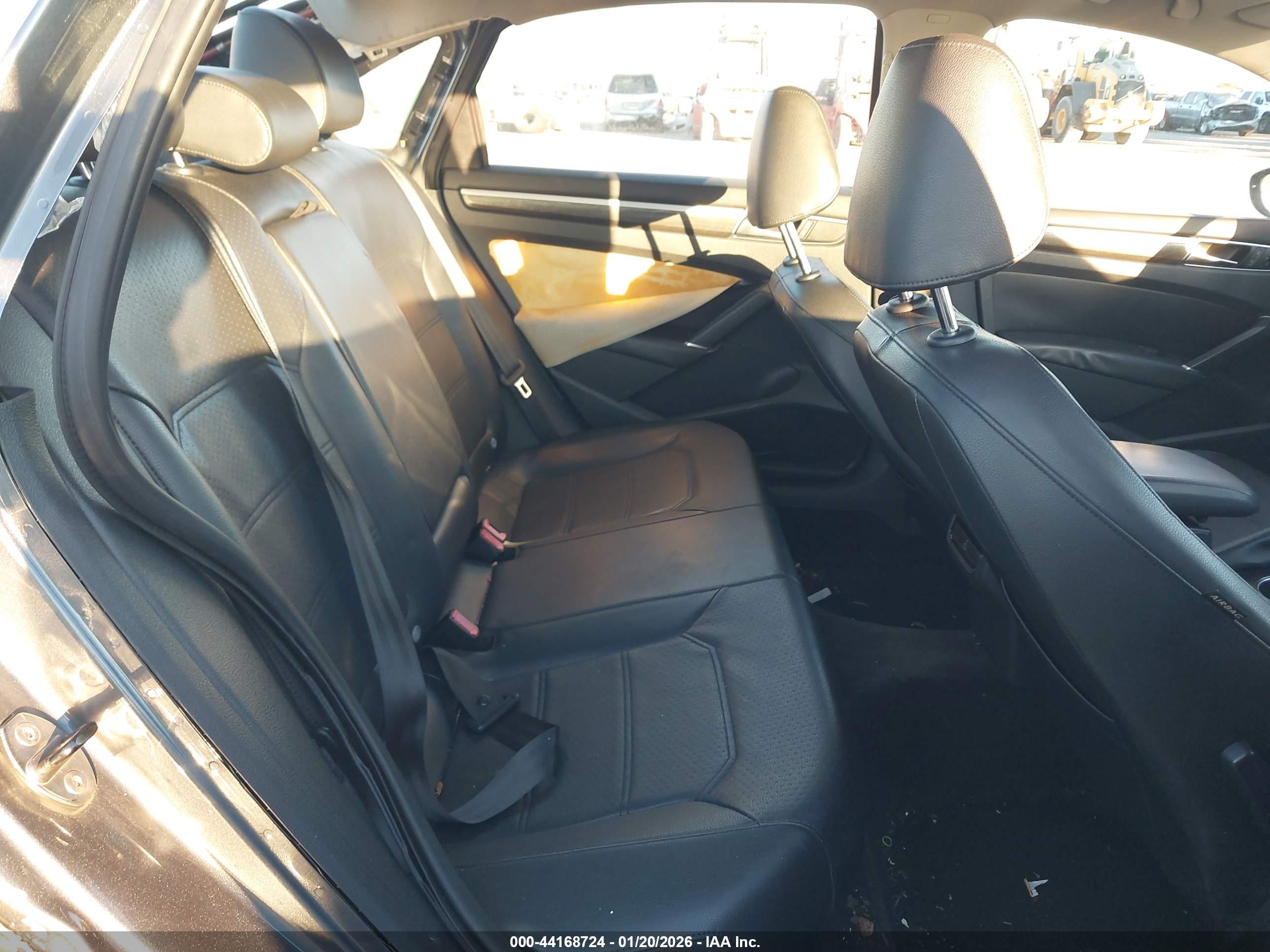 VOLKSWAGEN PASSAT image 8