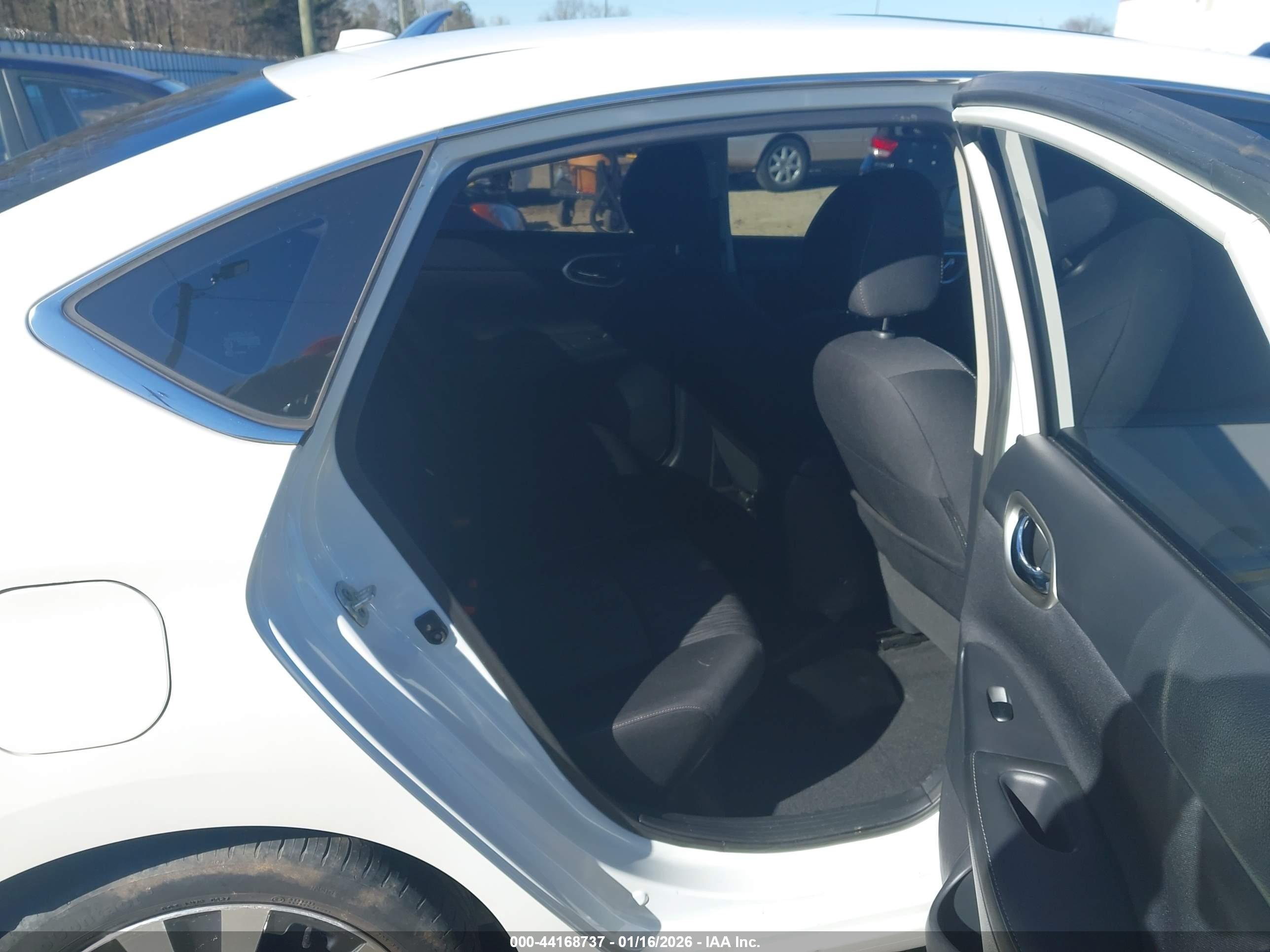 NISSAN SENTRA image 8