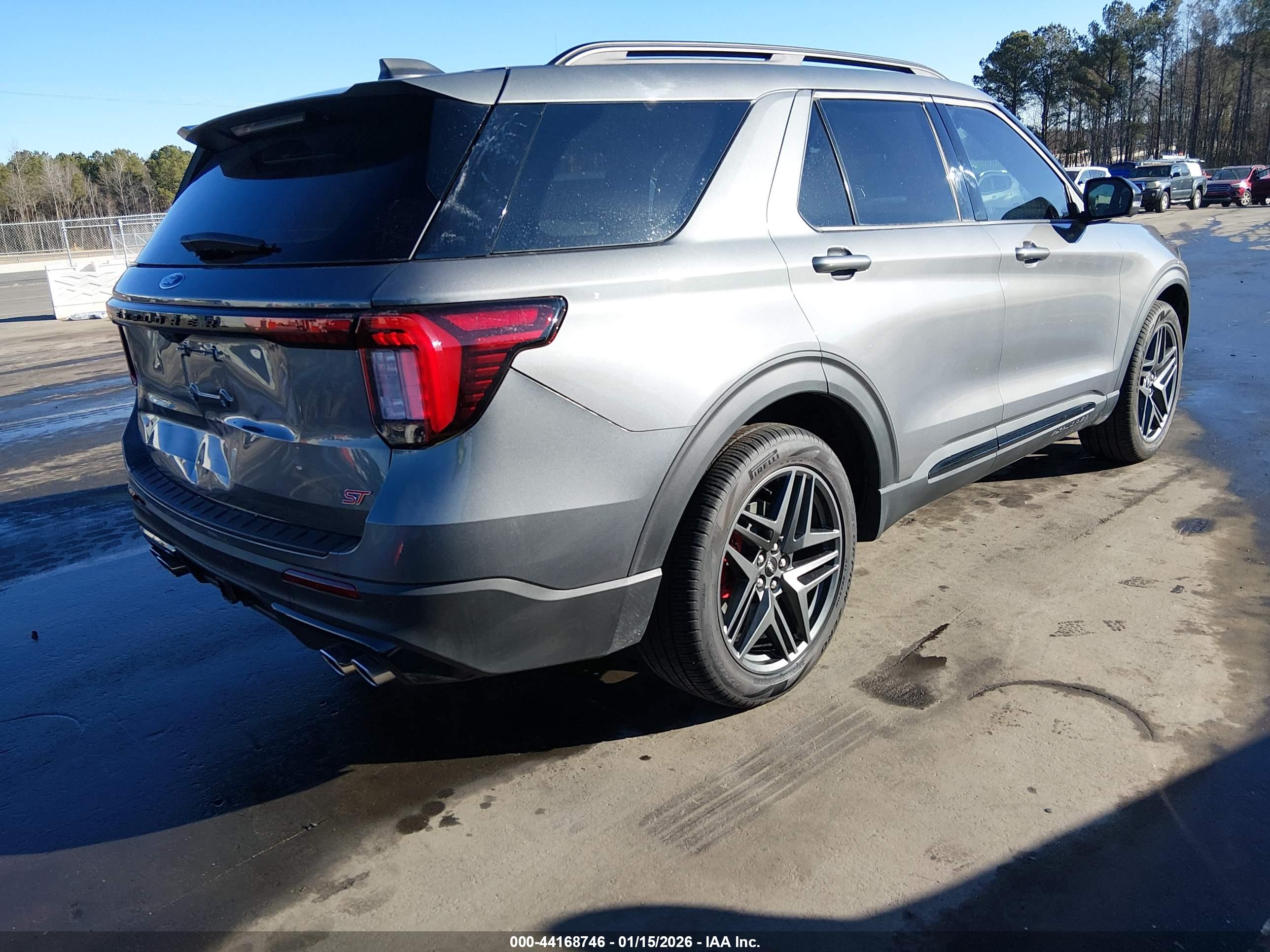 FORD EXPLORER image 4