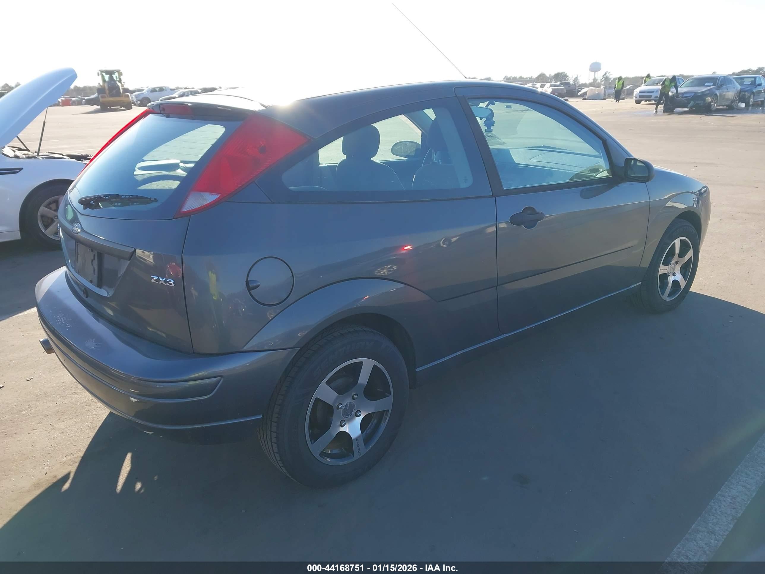 FORD FOCUS image 4