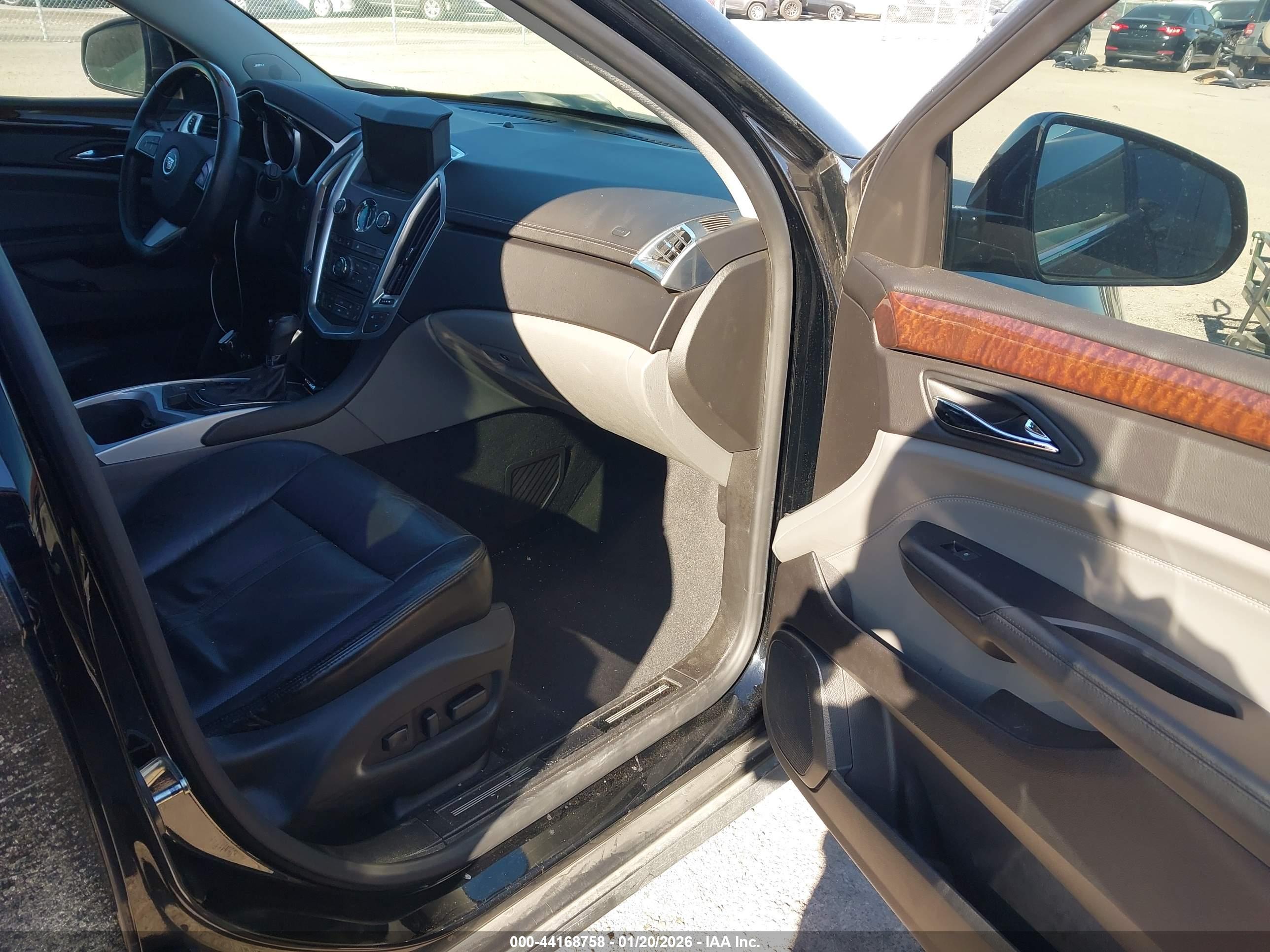 CADILLAC SRX image 5