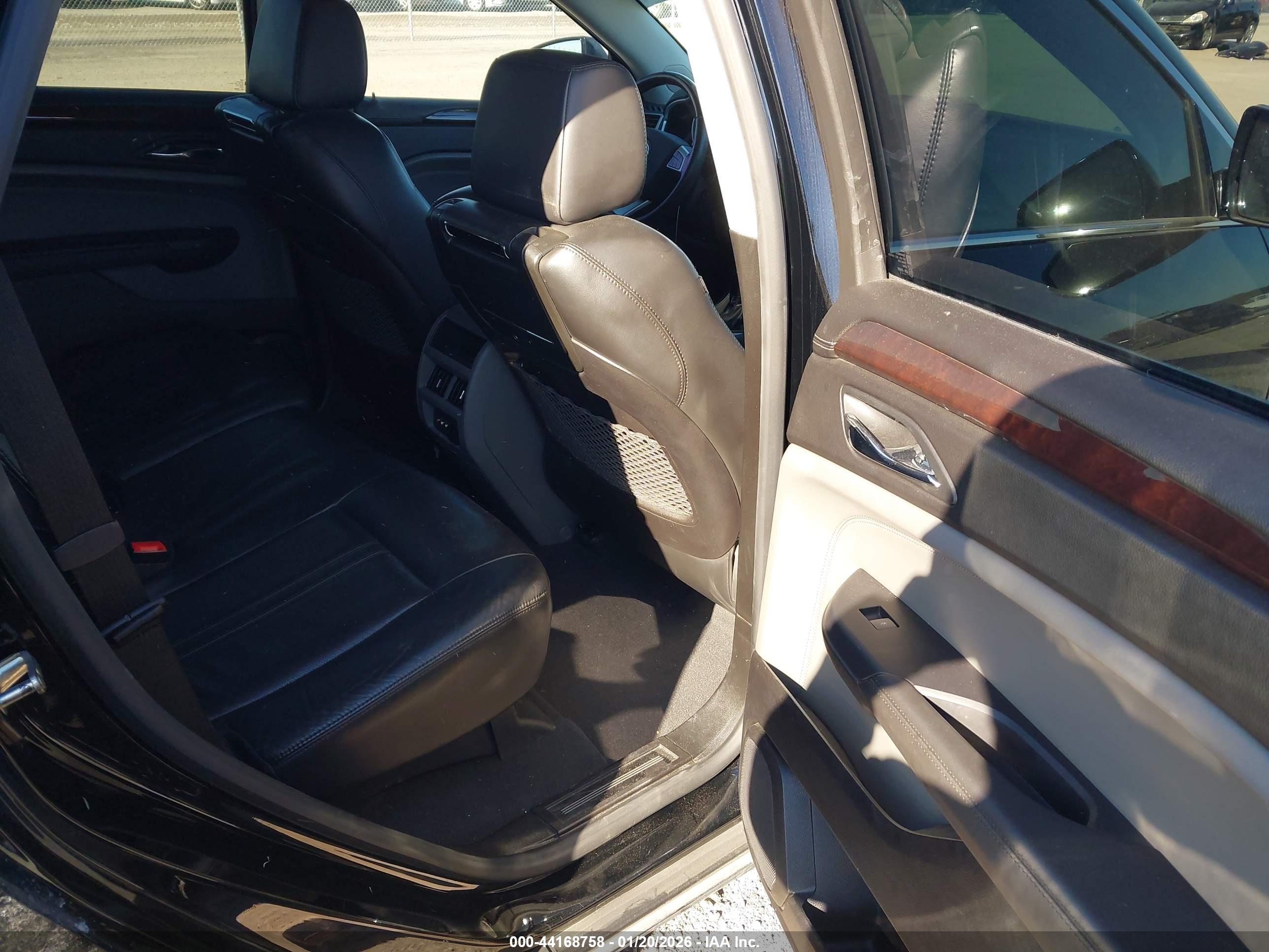 CADILLAC SRX image 8