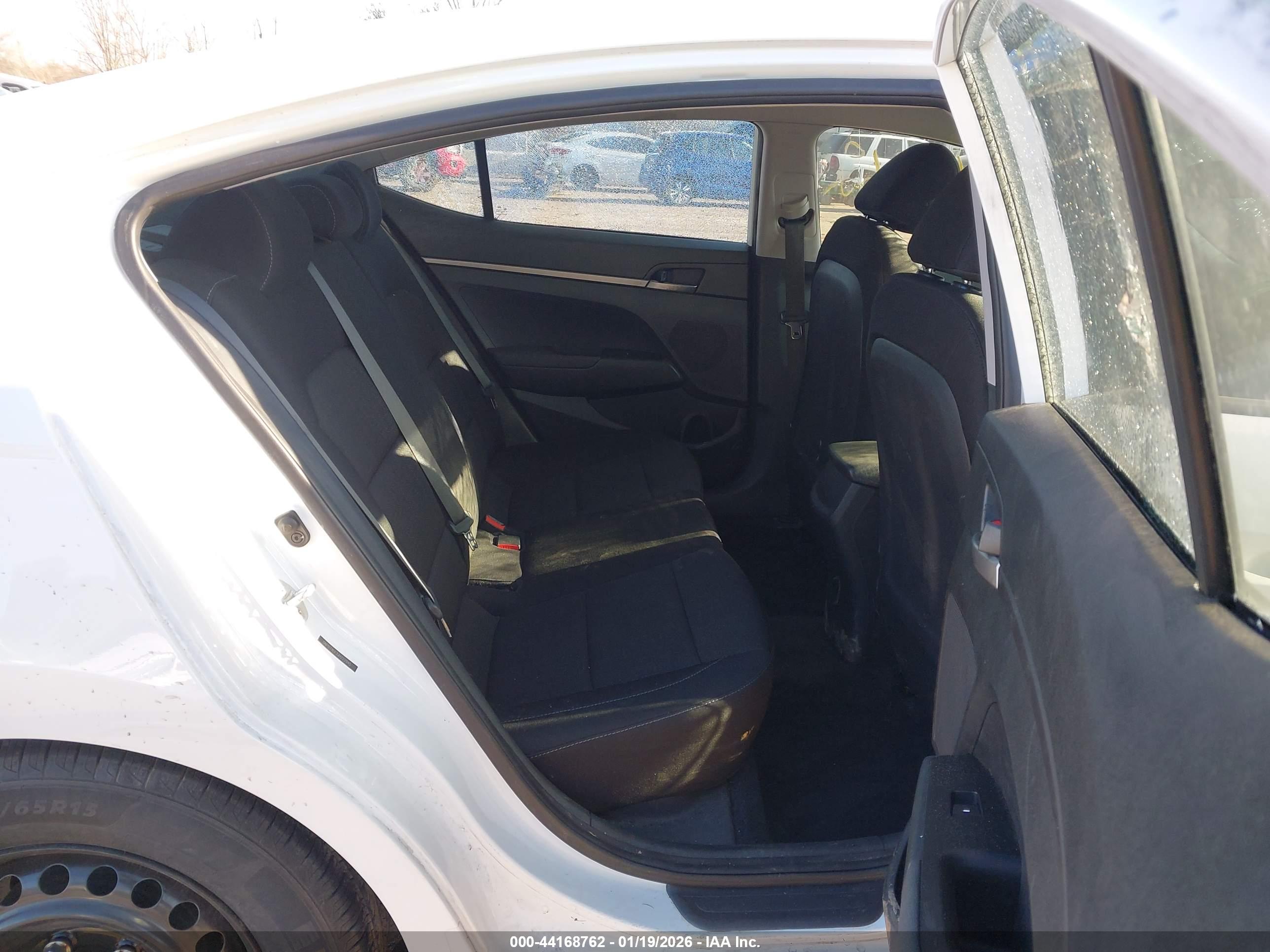 HYUNDAI ELANTRA image 8