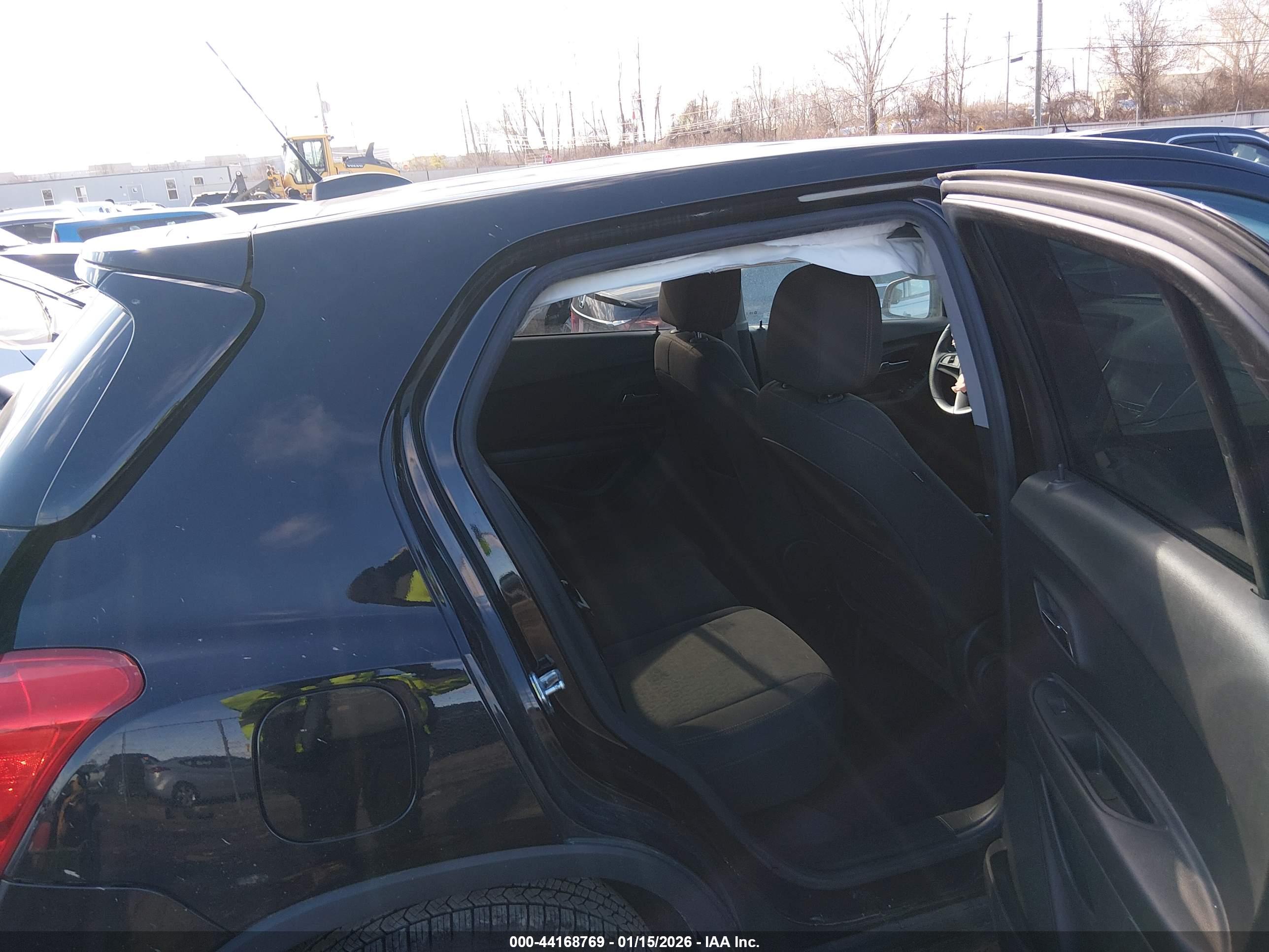 CHEVROLET TRAX image 8