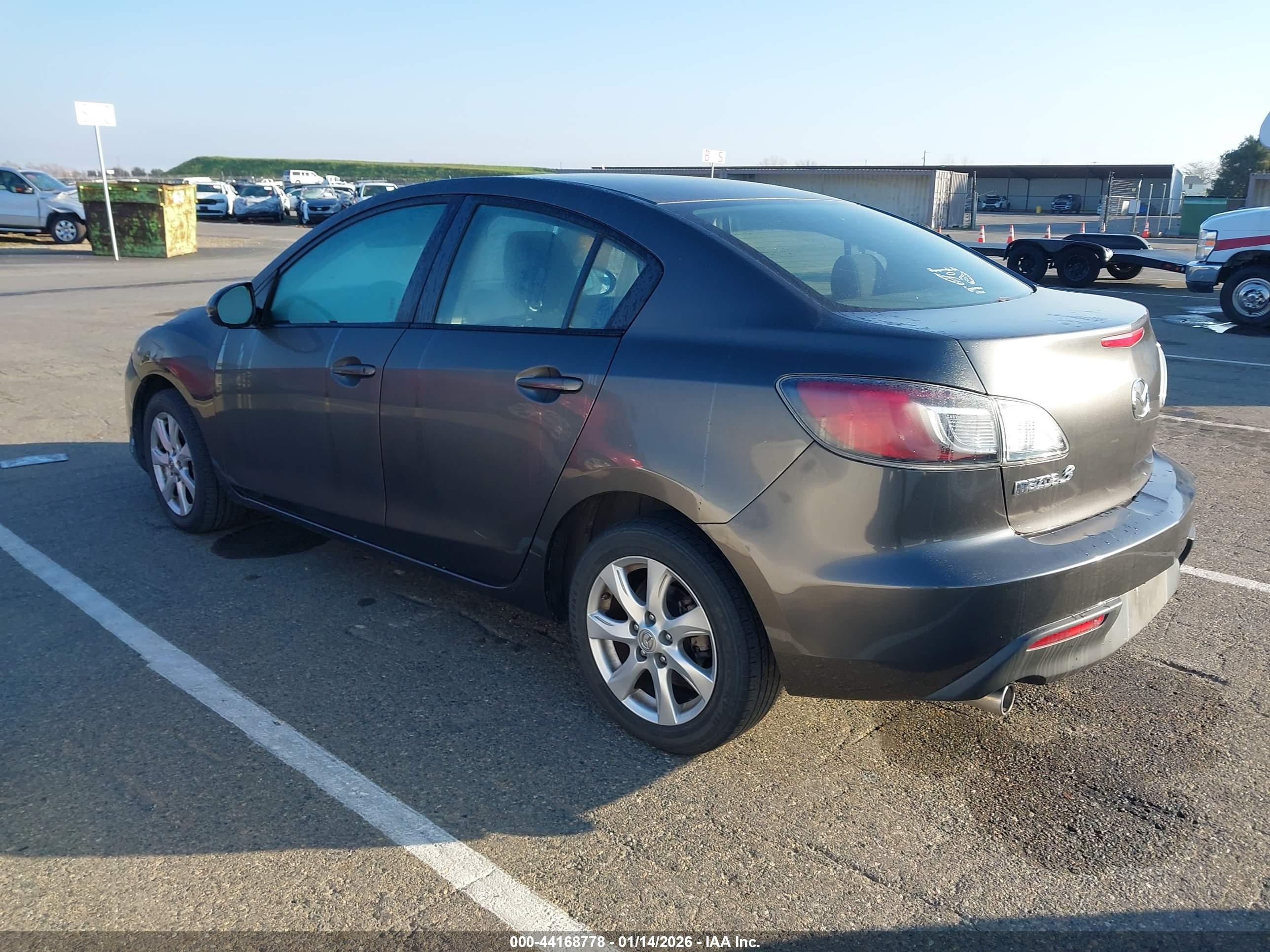 MAZDA MAZDA3 image 3