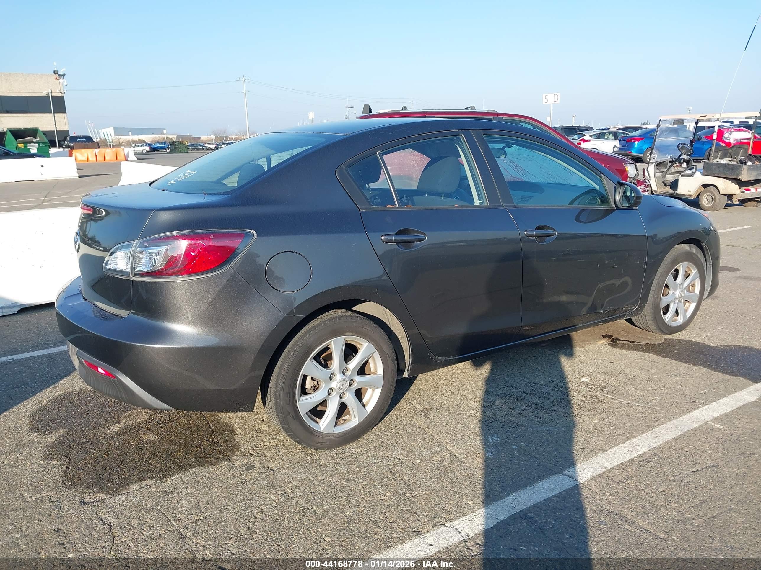MAZDA MAZDA3 image 4