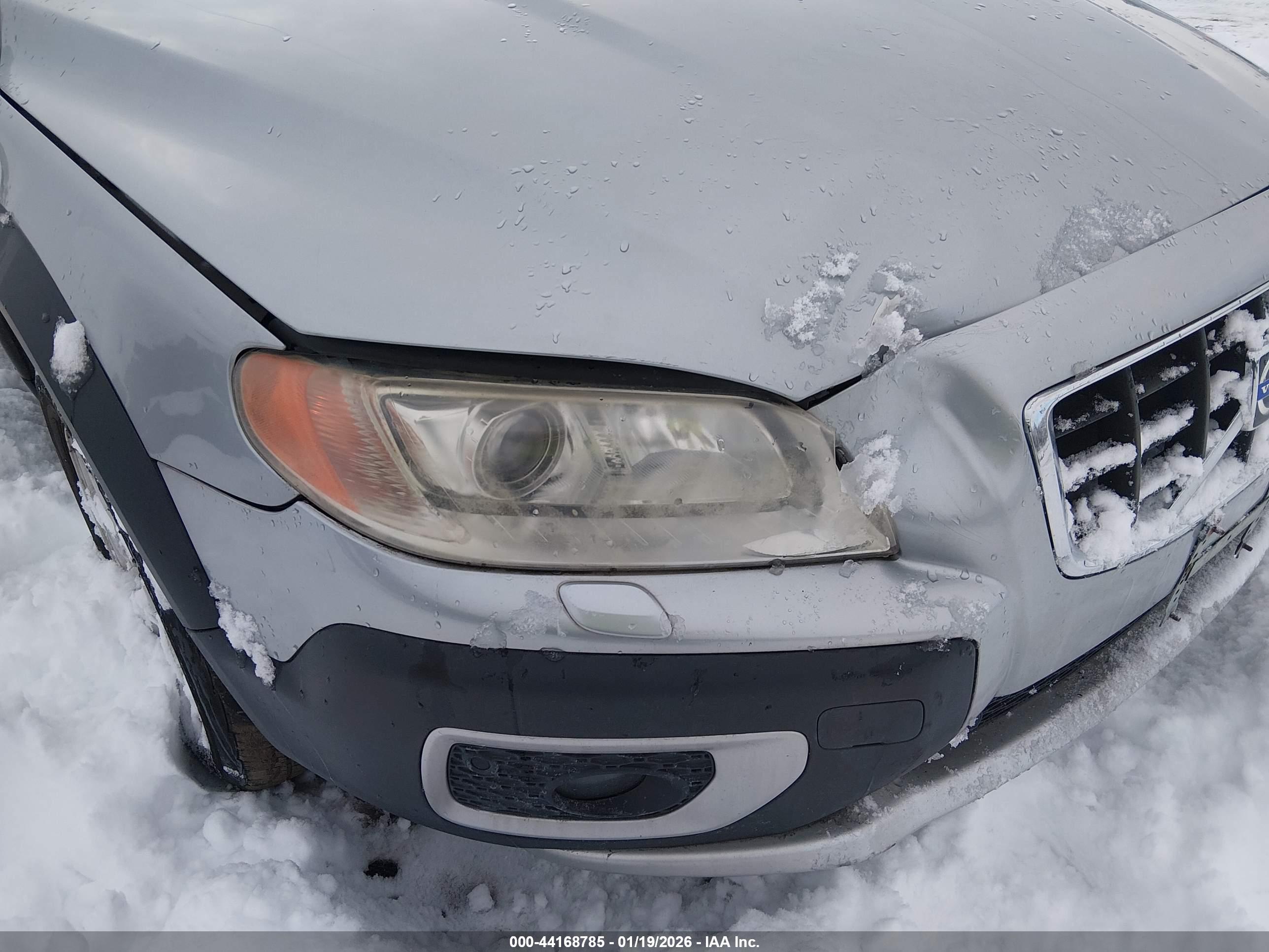 VOLVO XC70 image 6