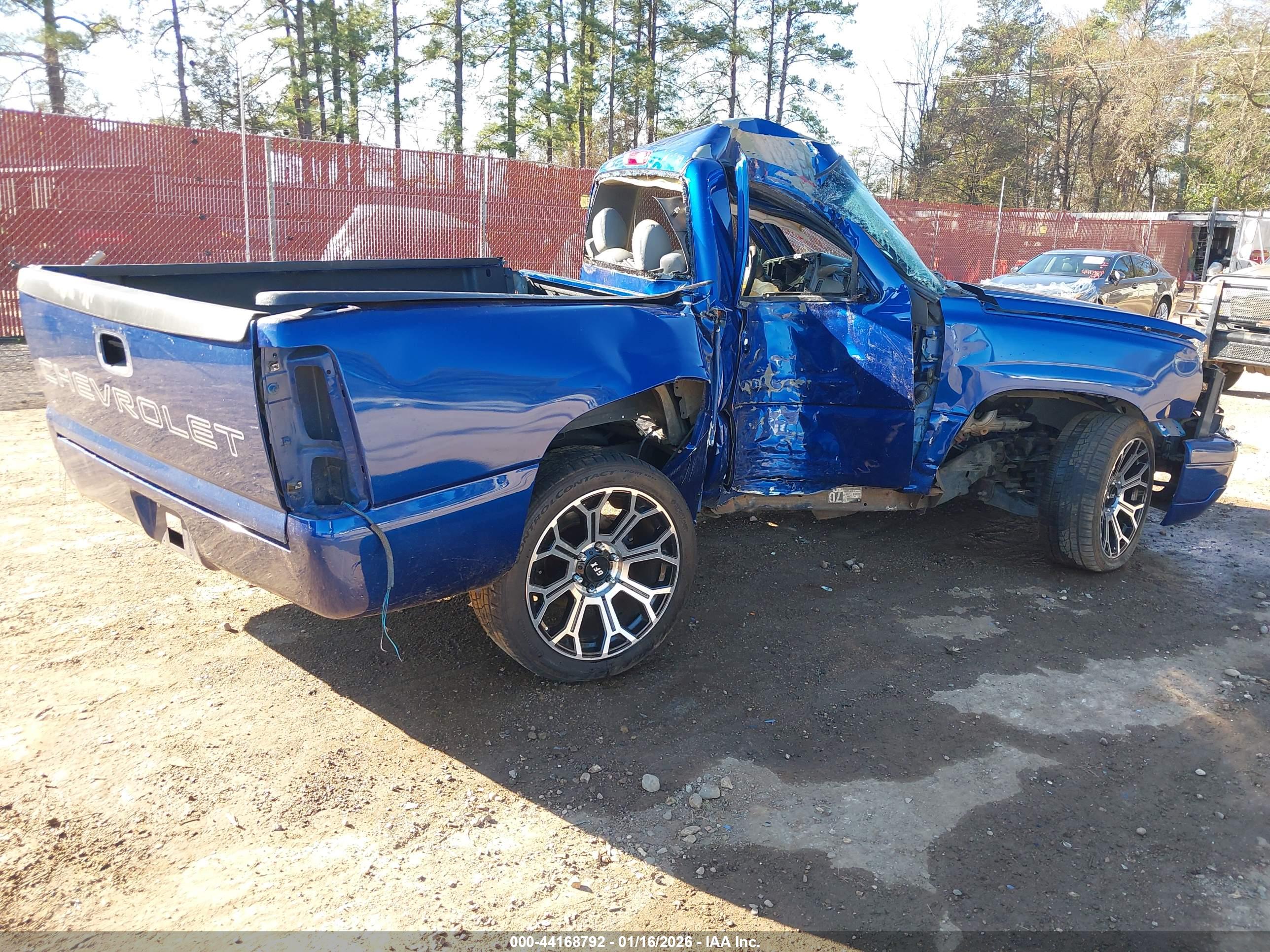 CHEVROLET SILVERADO image 4