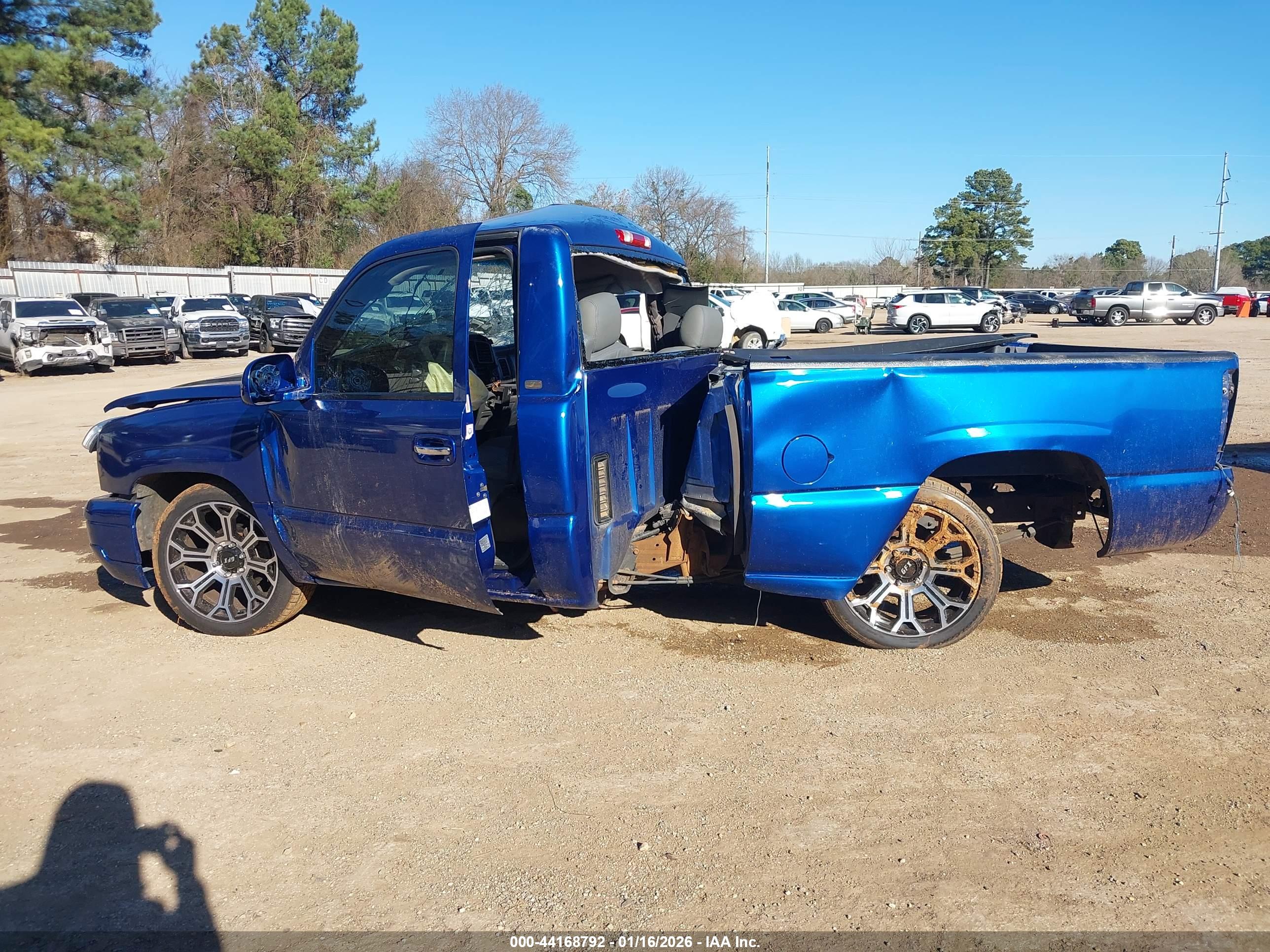 CHEVROLET SILVERADO image 6