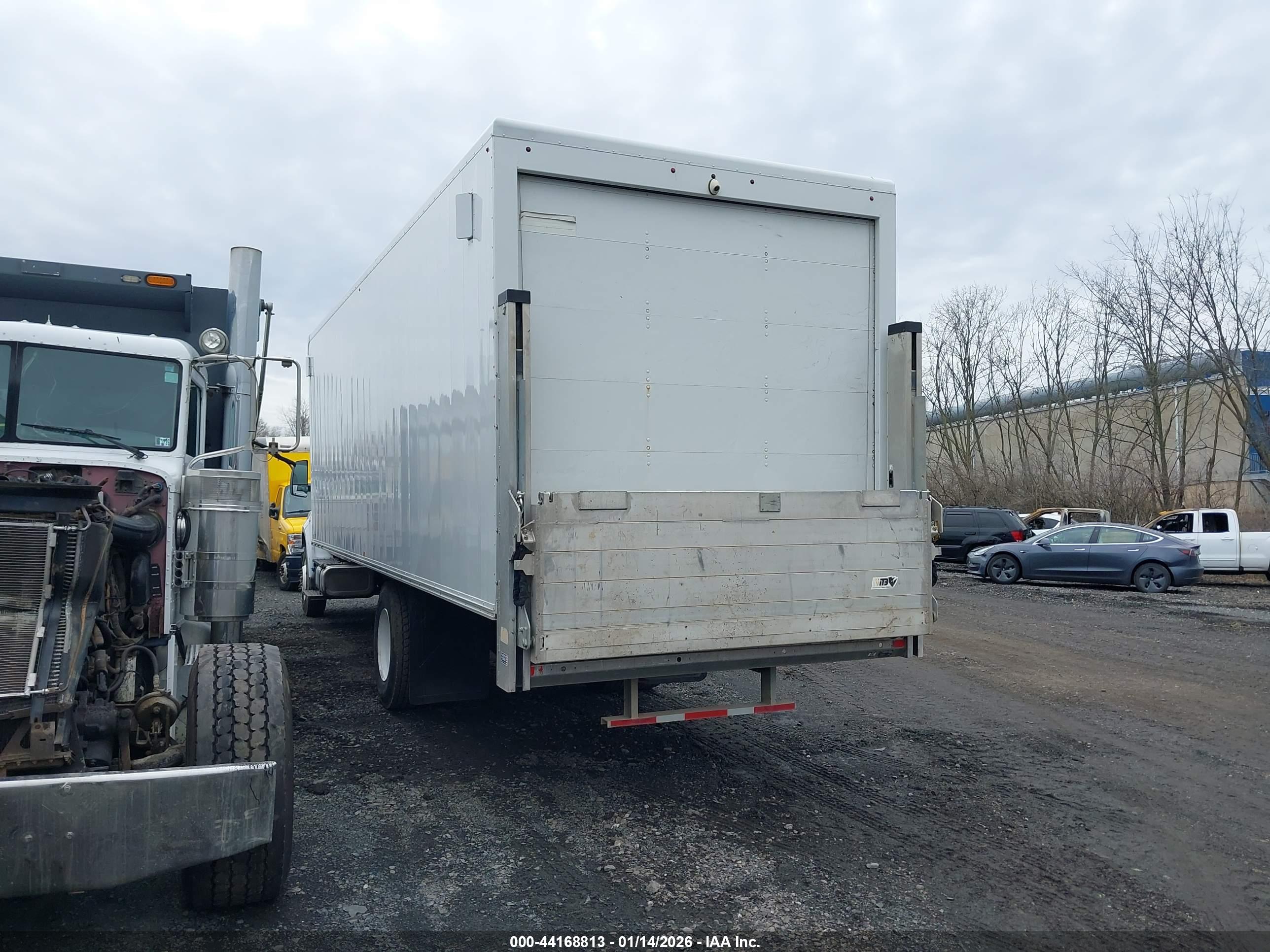 FORD F-750 image 3
