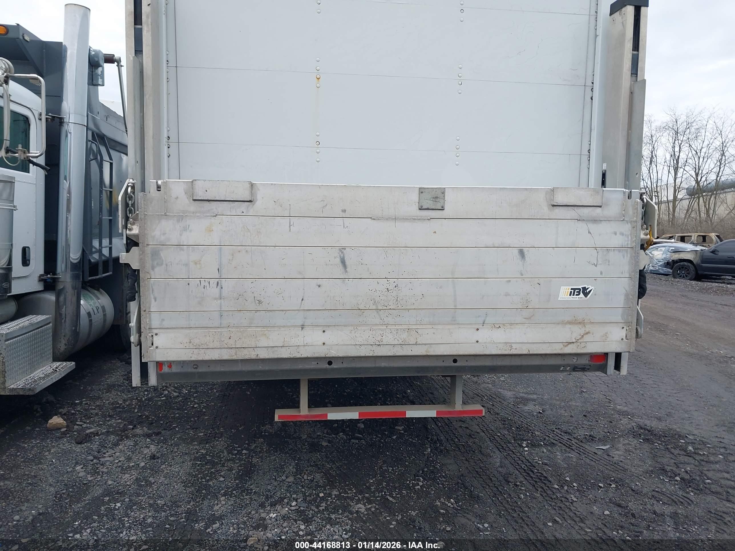FORD F-750 image 8