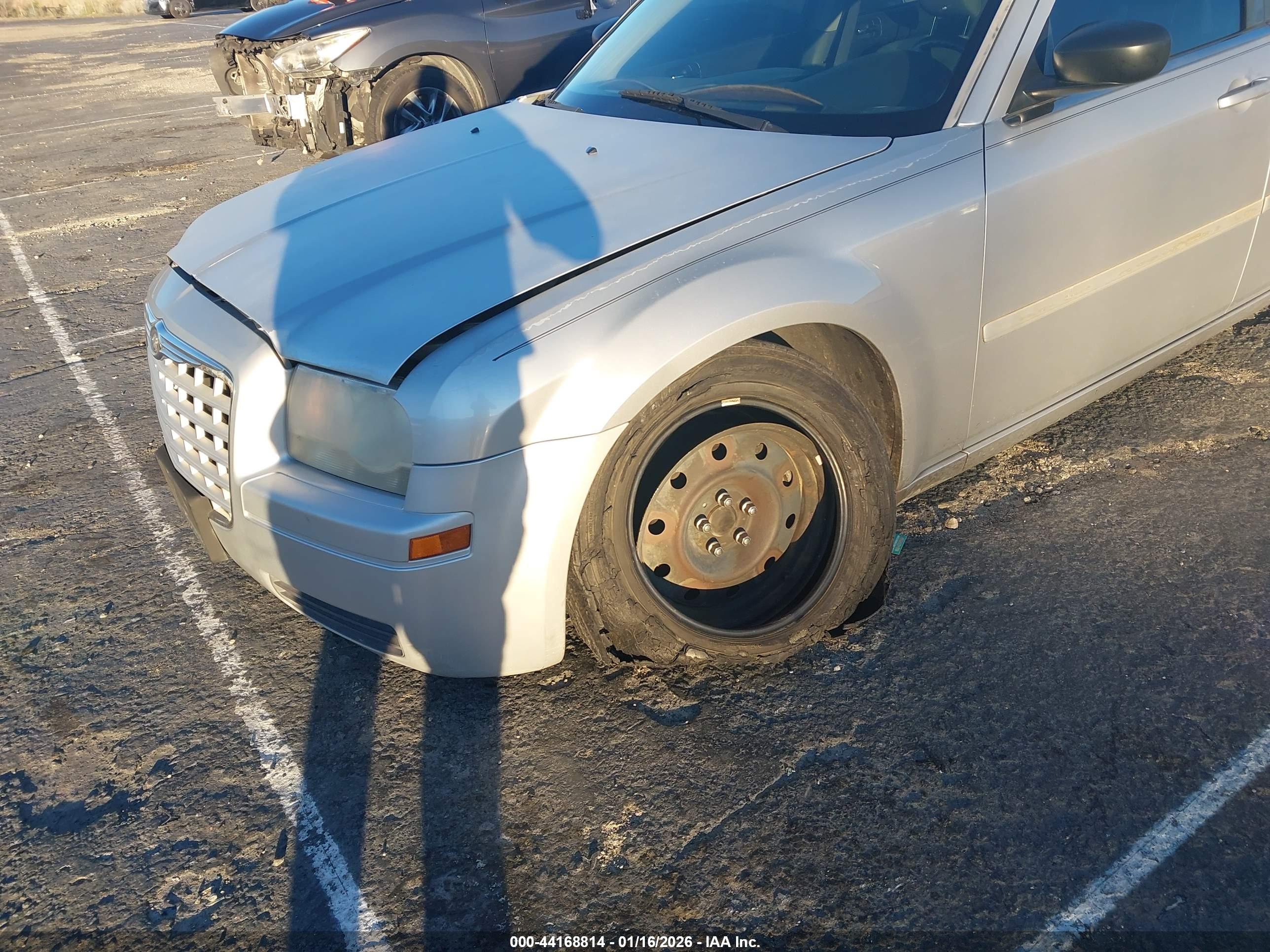 CHRYSLER 300 image 6