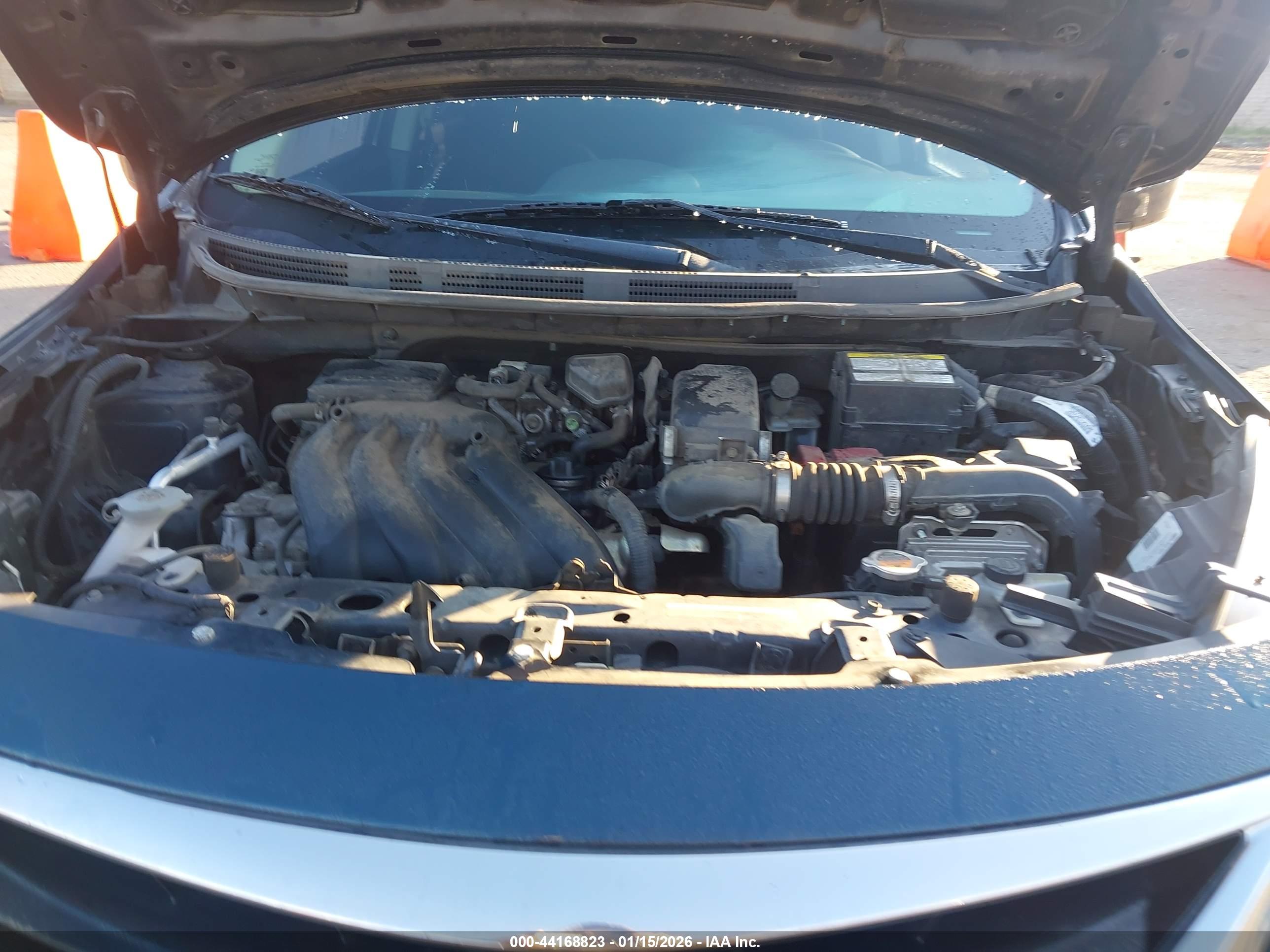 NISSAN VERSA image 10