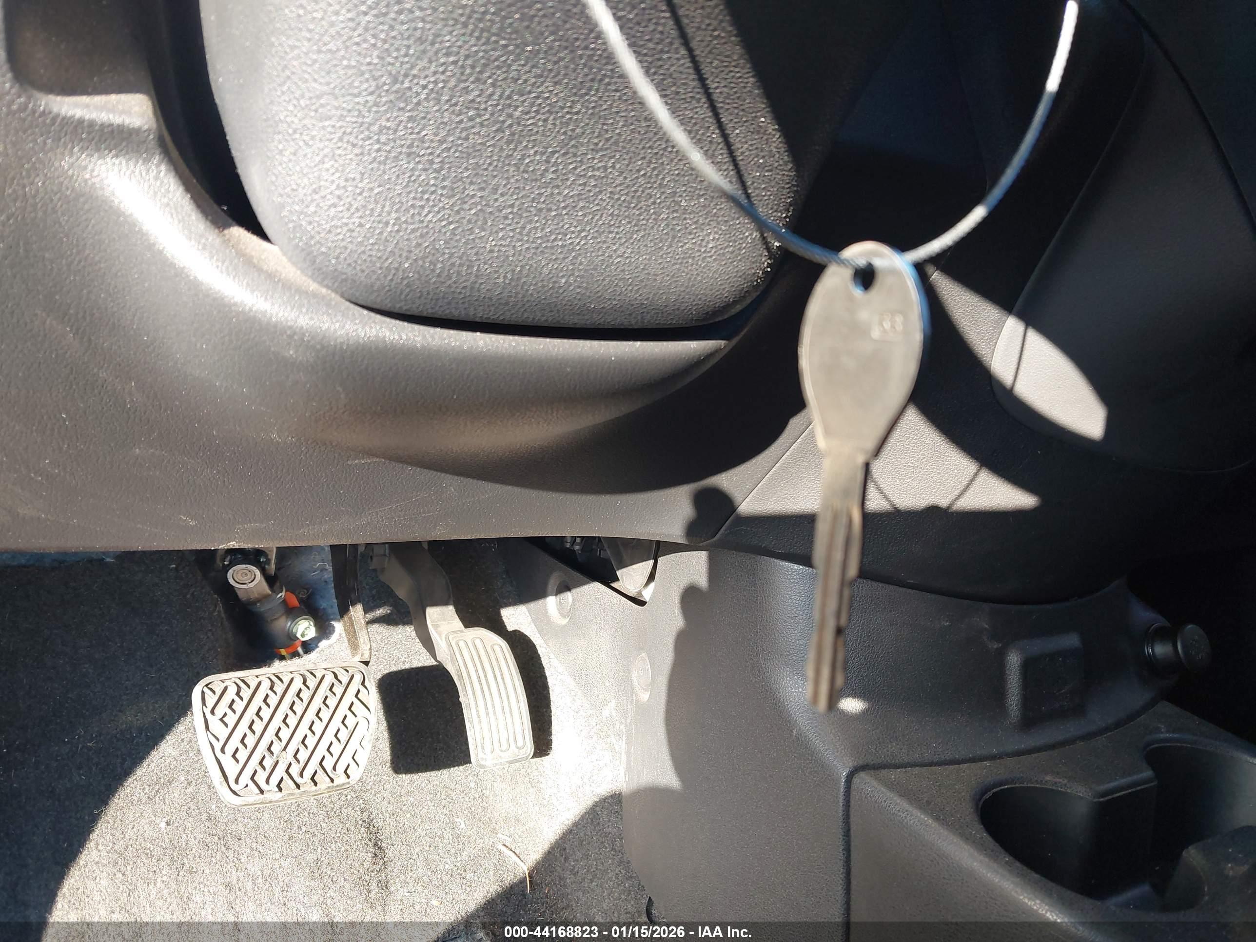NISSAN VERSA image 11