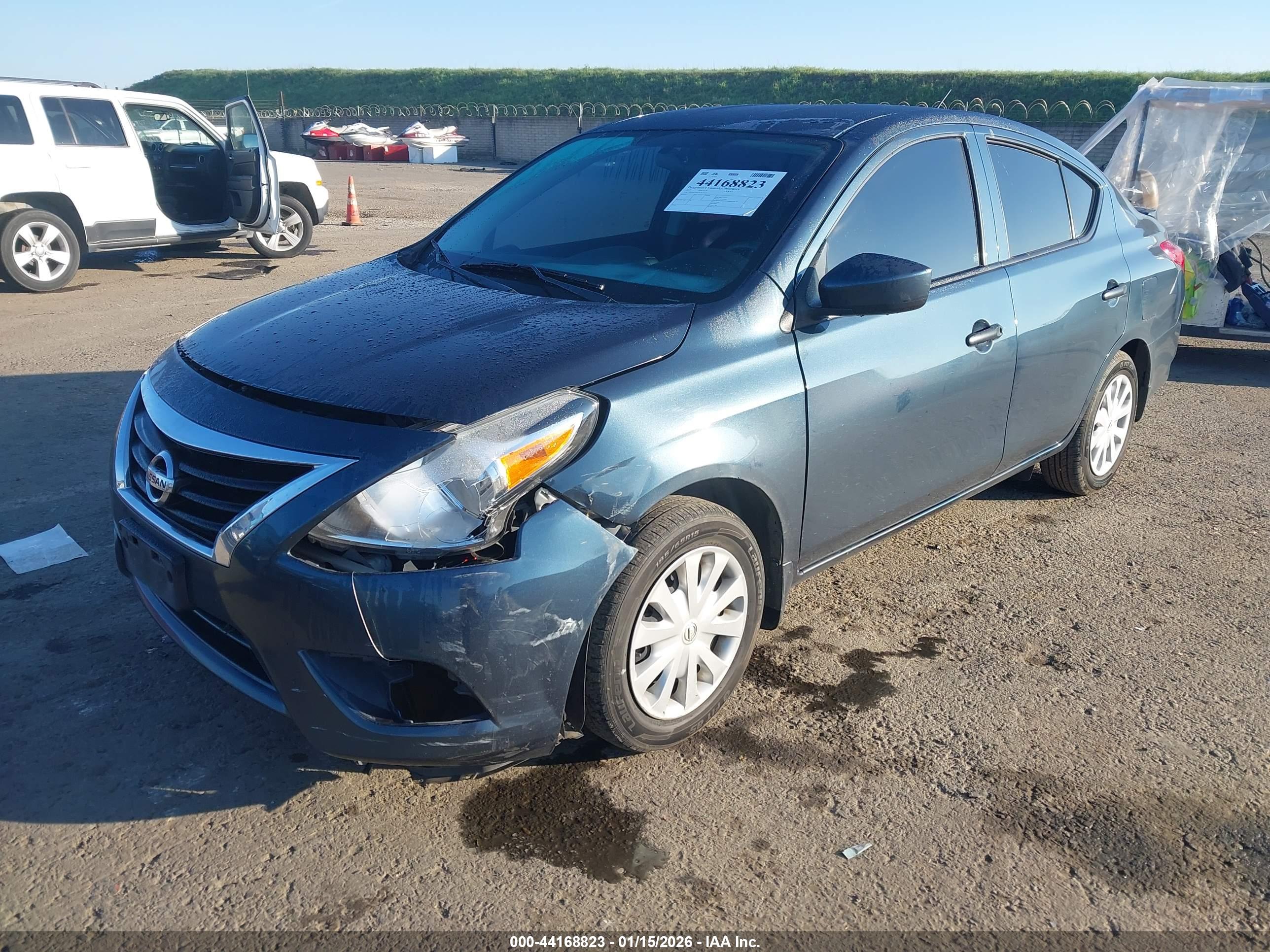 NISSAN VERSA image 2