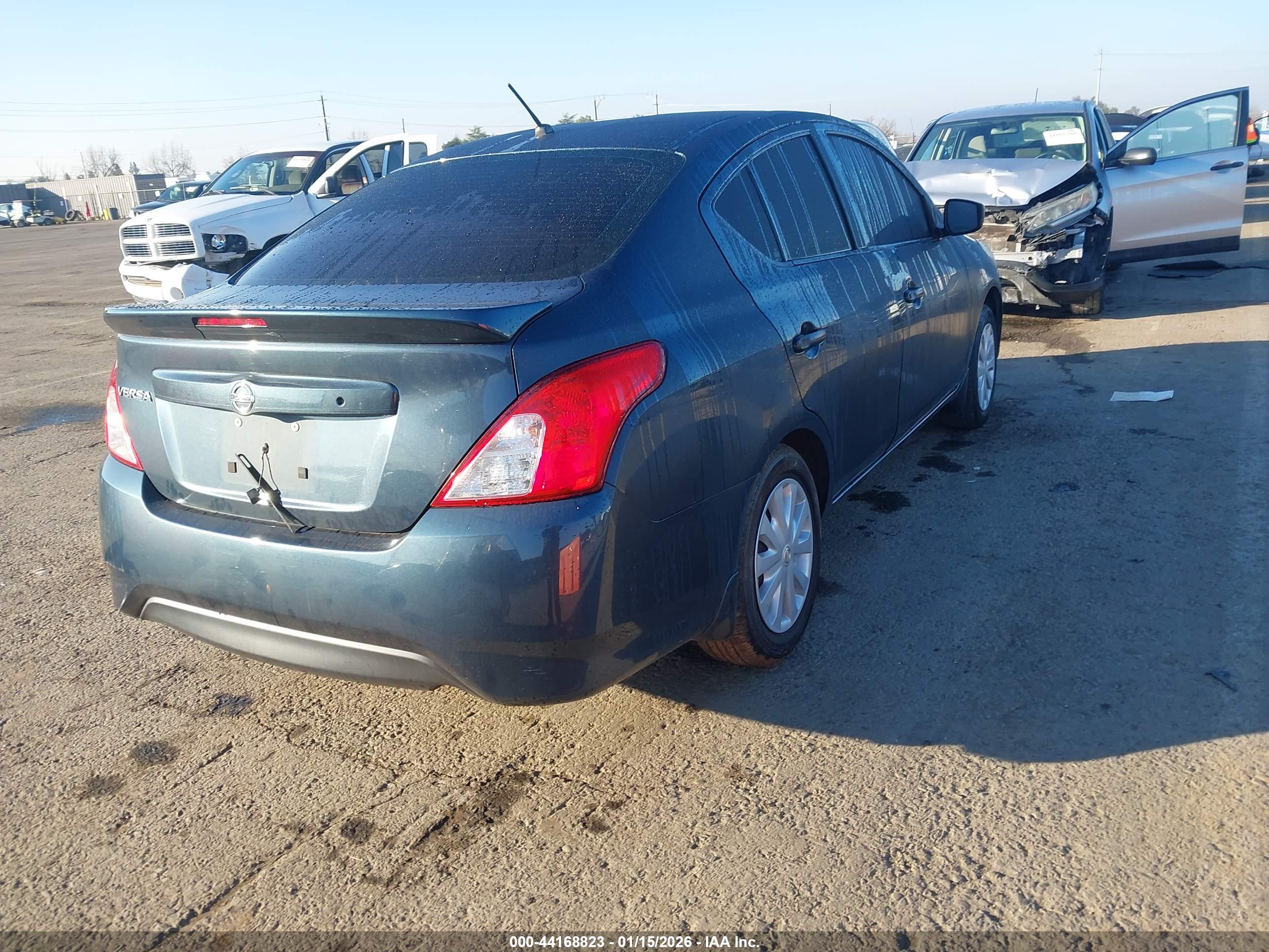 NISSAN VERSA image 4