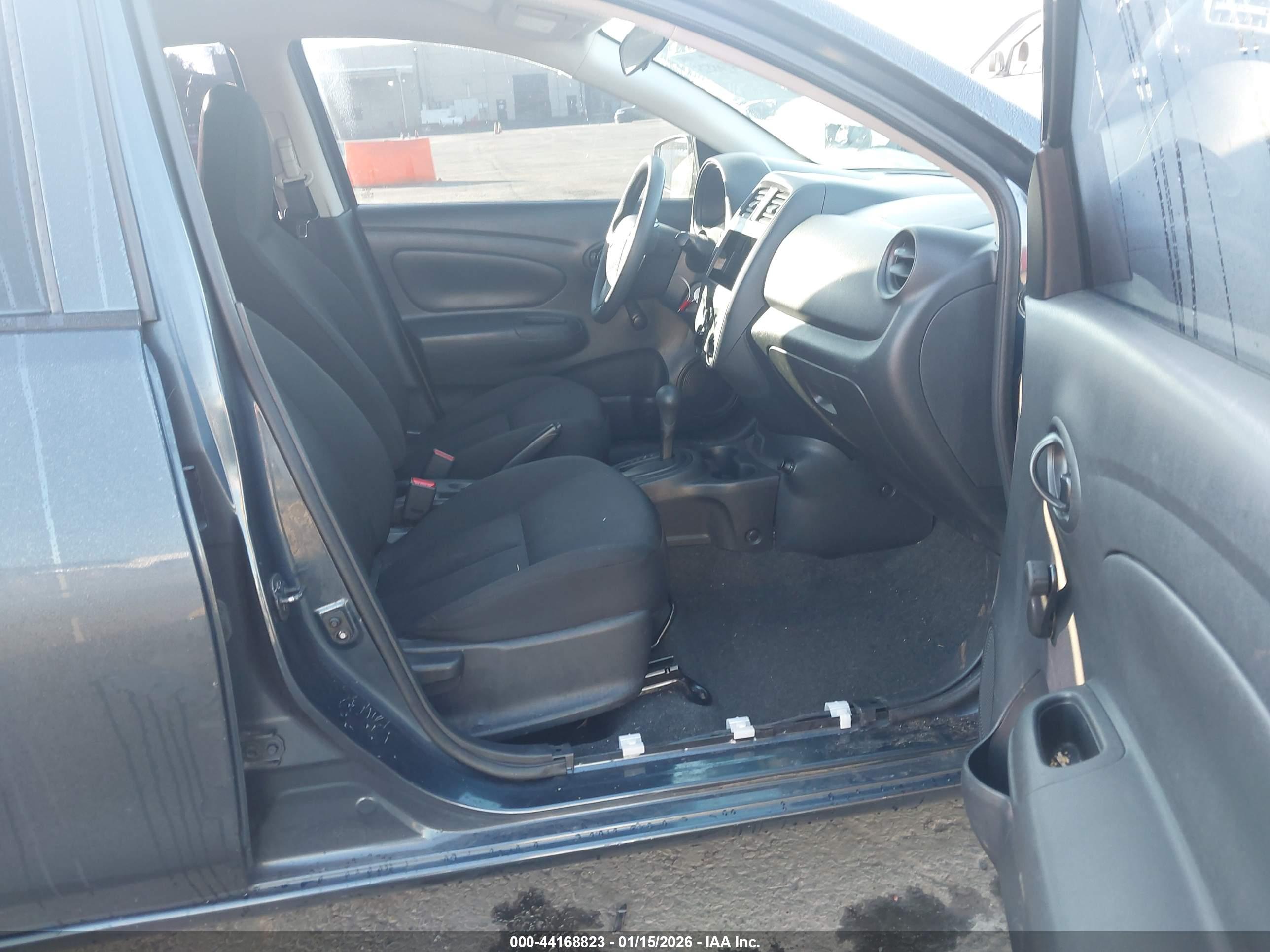NISSAN VERSA image 5