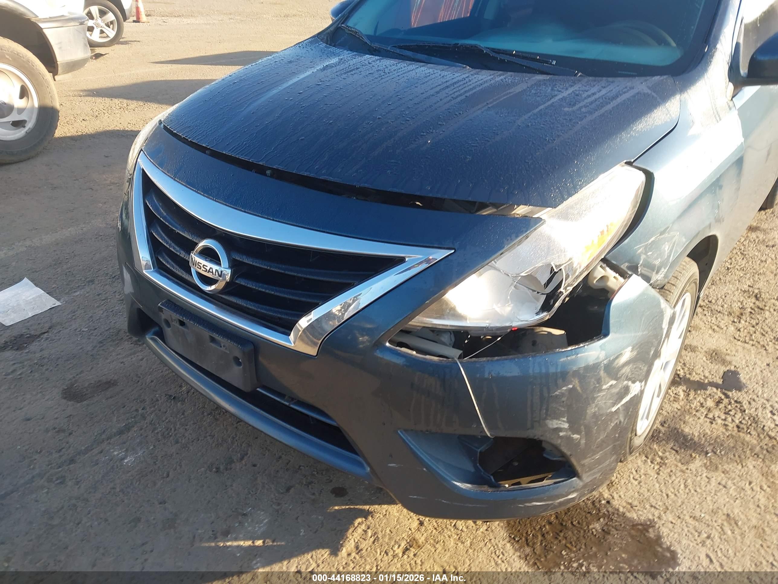 NISSAN VERSA image 6