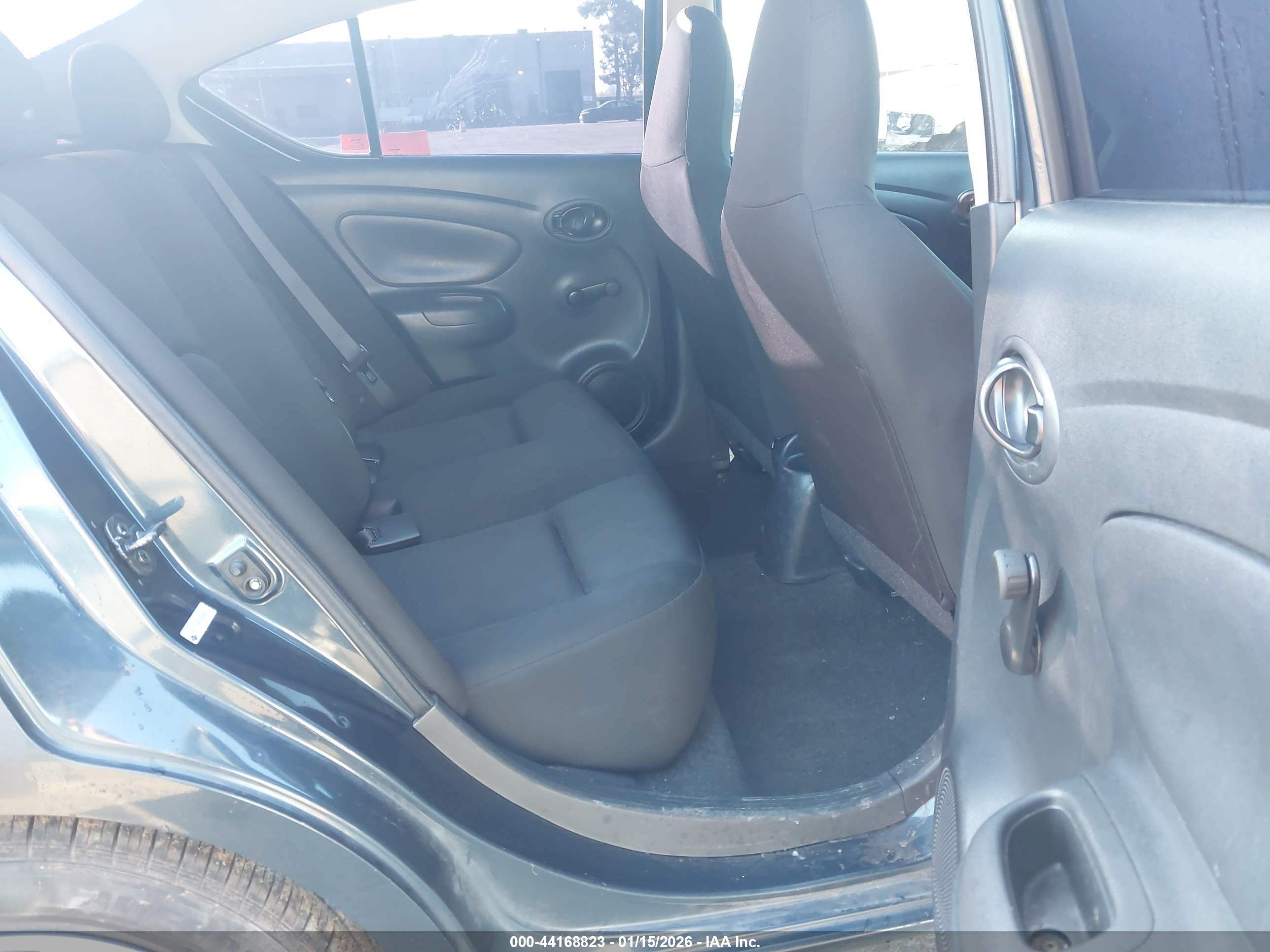 NISSAN VERSA image 8