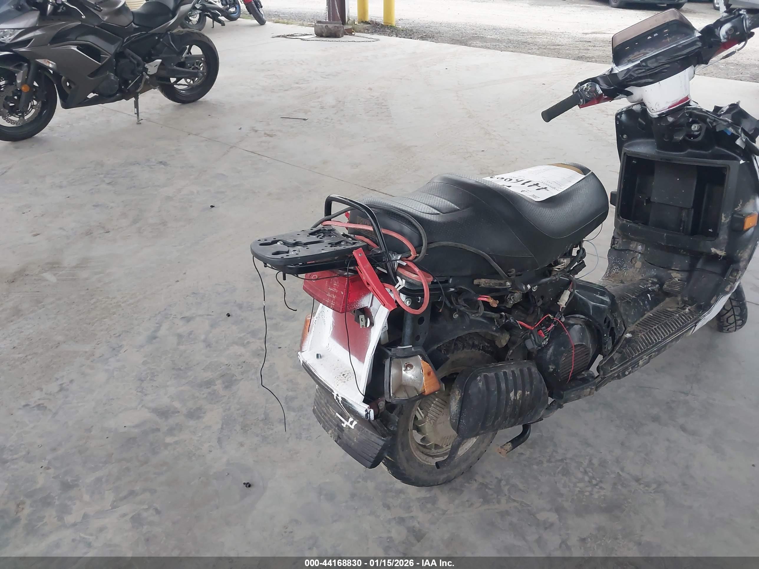 YAMAHA XC200 image 4