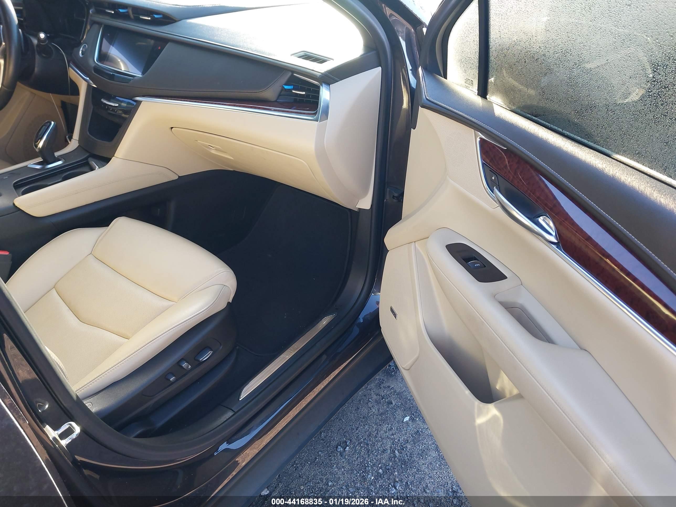 CADILLAC XT5 image 5