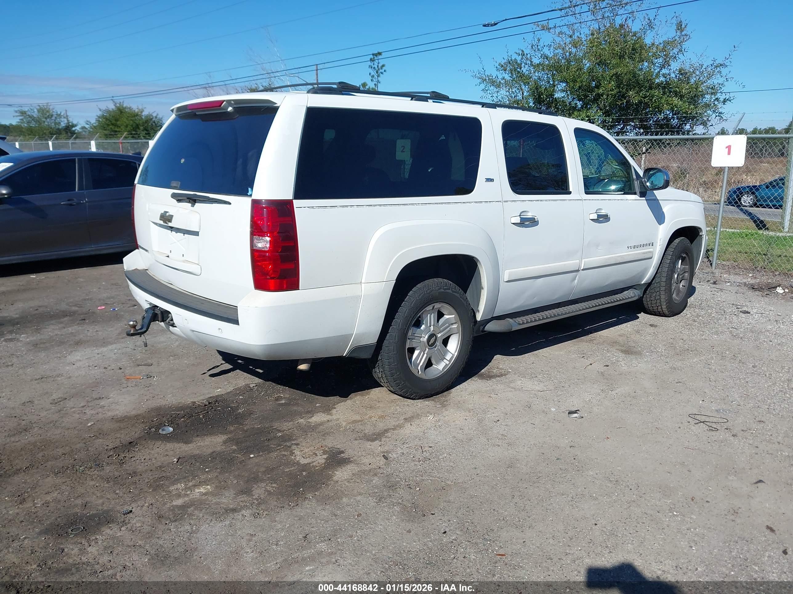 CHEVROLET SUBURBAN image 4
