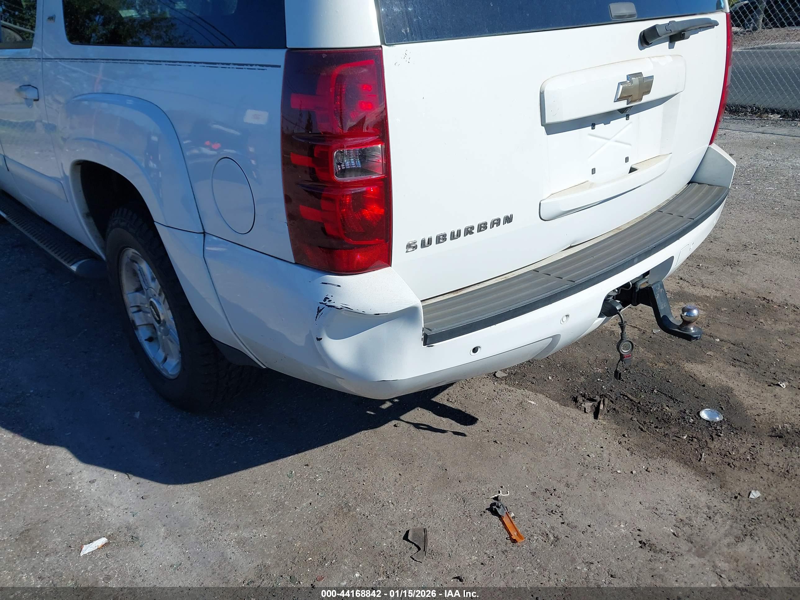 CHEVROLET SUBURBAN image 6