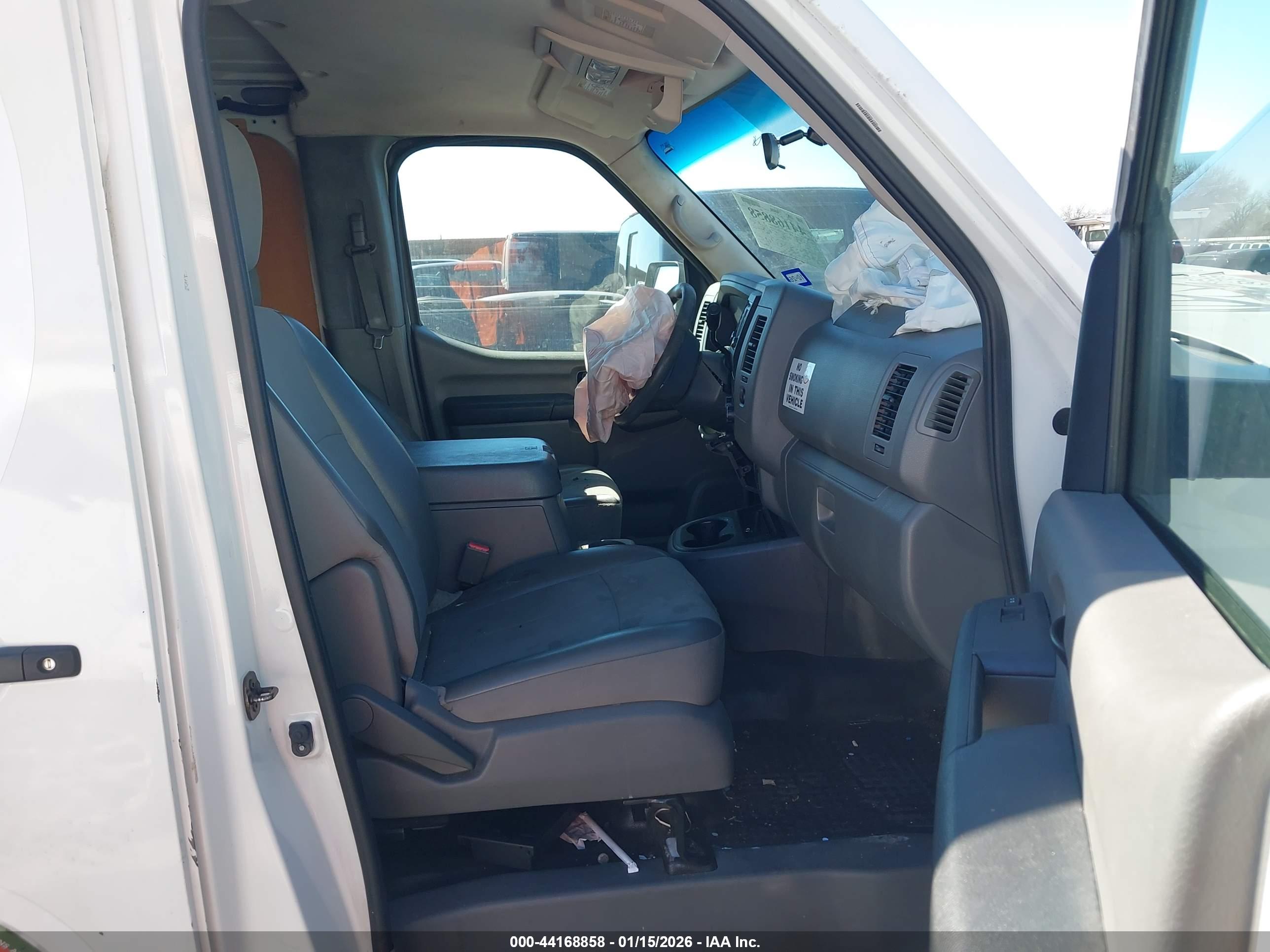 NISSAN NV image 5