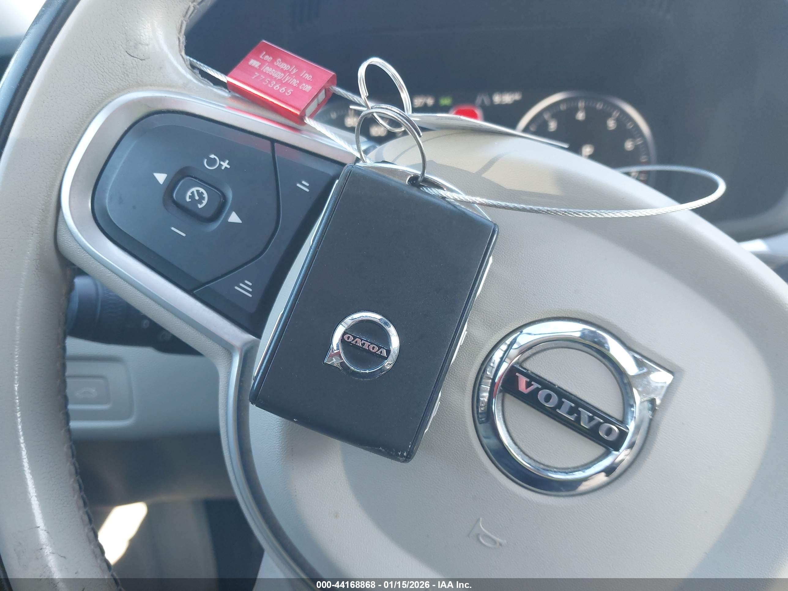 VOLVO XC60 image 11