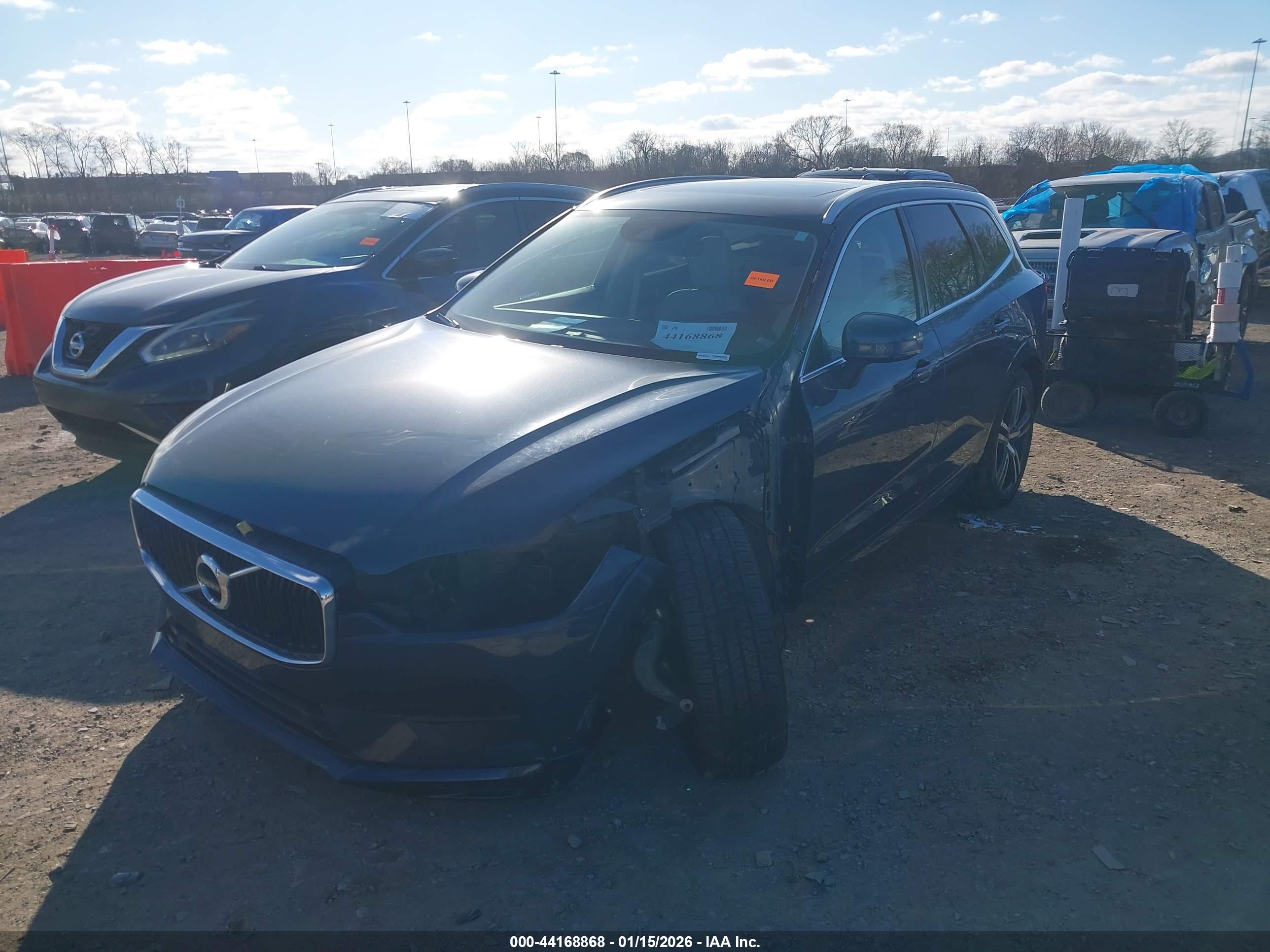 VOLVO XC60 image 2