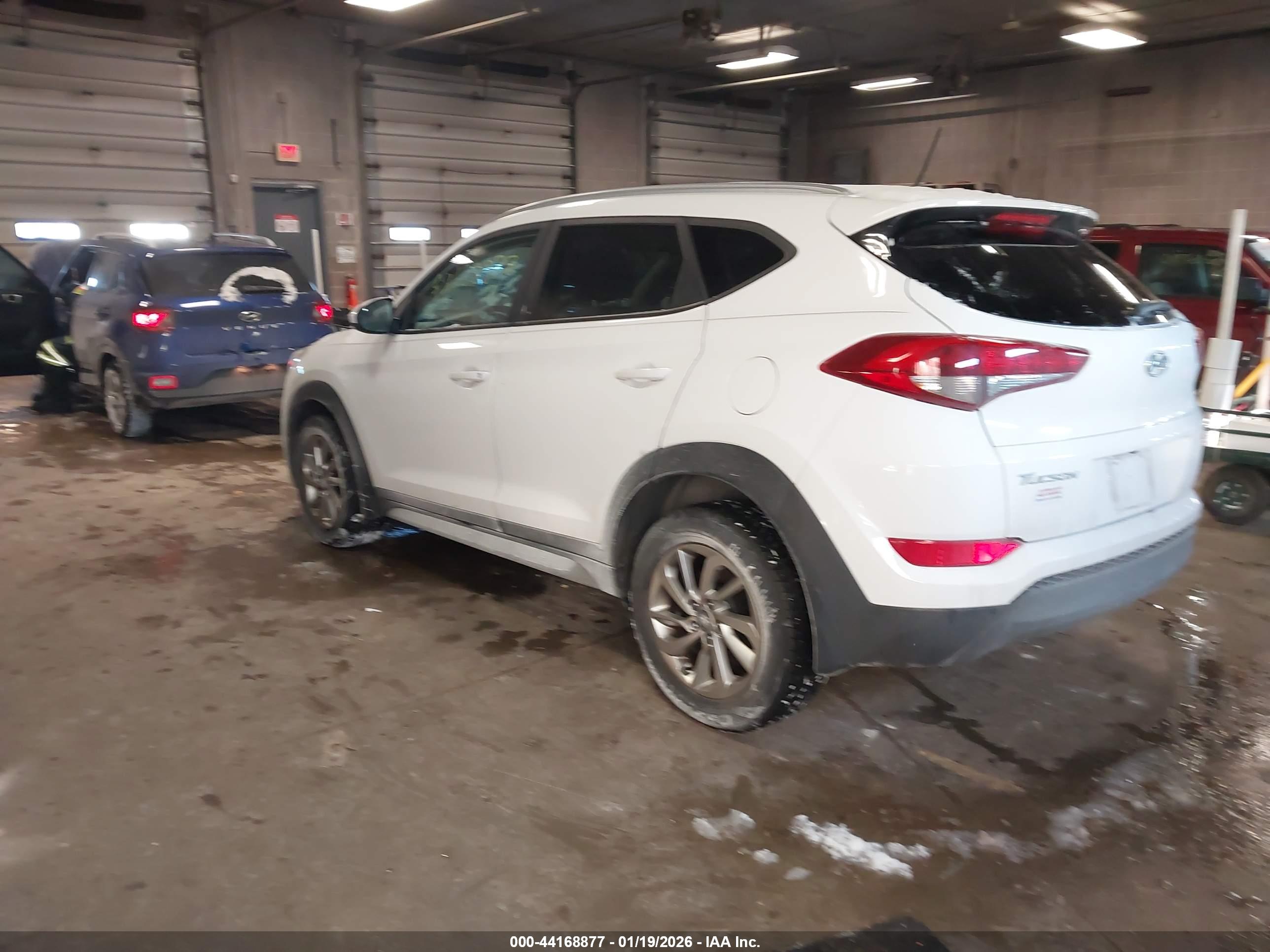 HYUNDAI TUCSON image 3