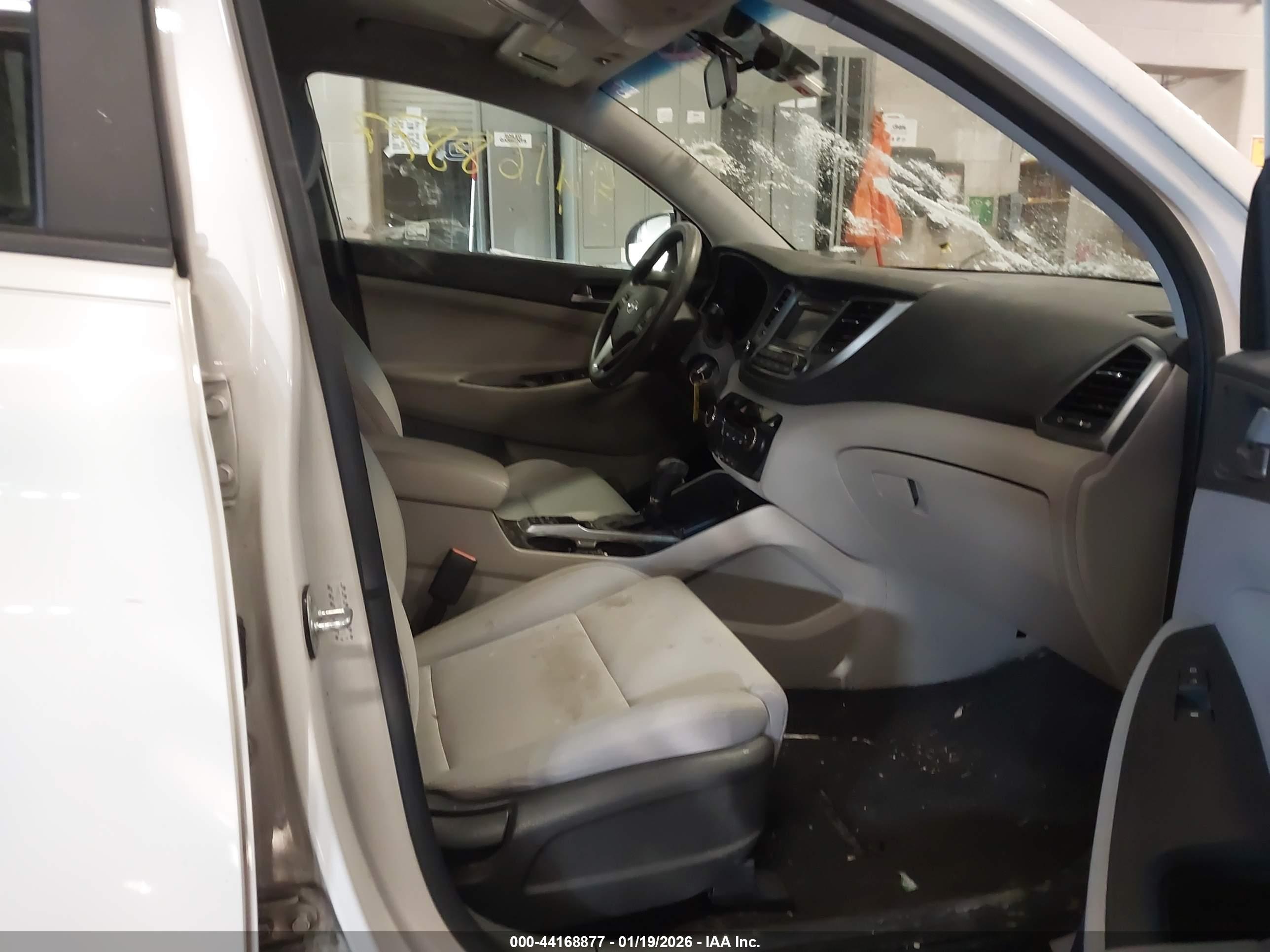 HYUNDAI TUCSON image 5